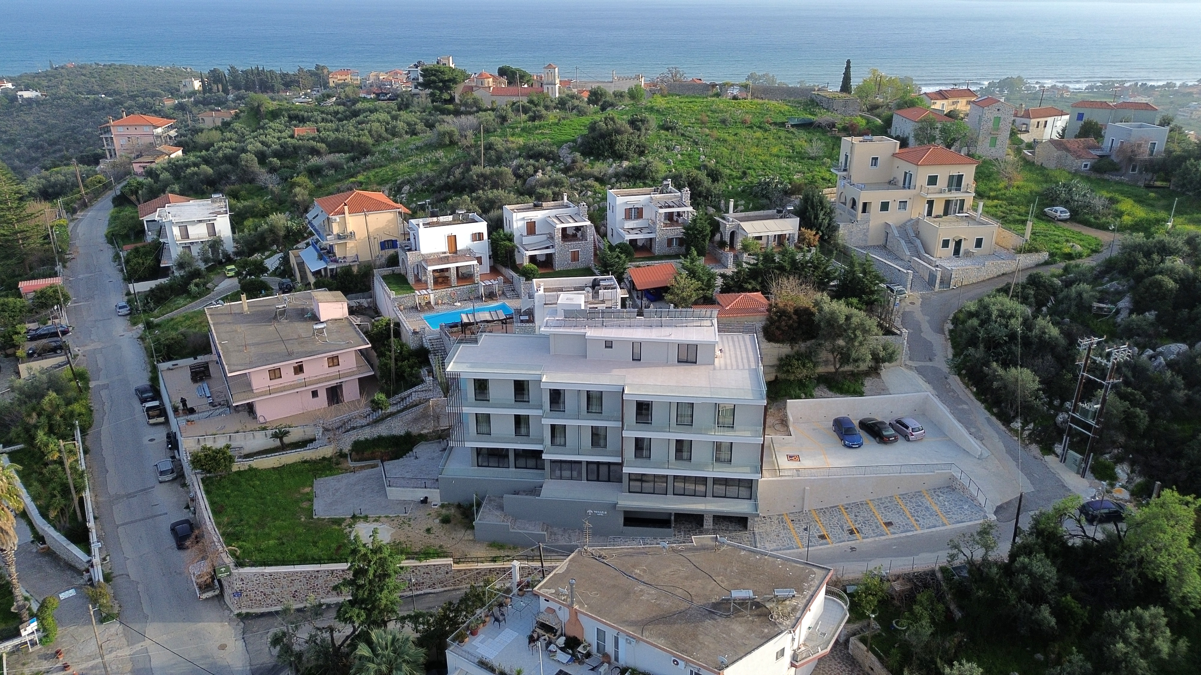 System.Collections.Generic.List`1[BluePillow.Application.SearchEngine.Dto.PhotoDto]?.ElementAt(2)?.Caption