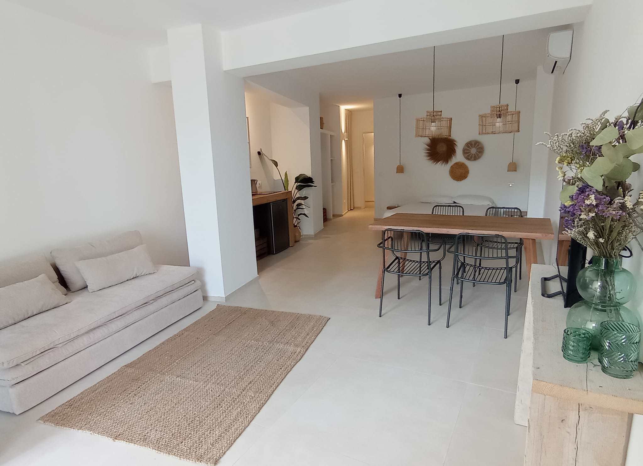 System.Collections.Generic.List`1[BluePillow.Application.SearchEngine.Dto.PhotoDto]?.ElementAt(2)?.Caption