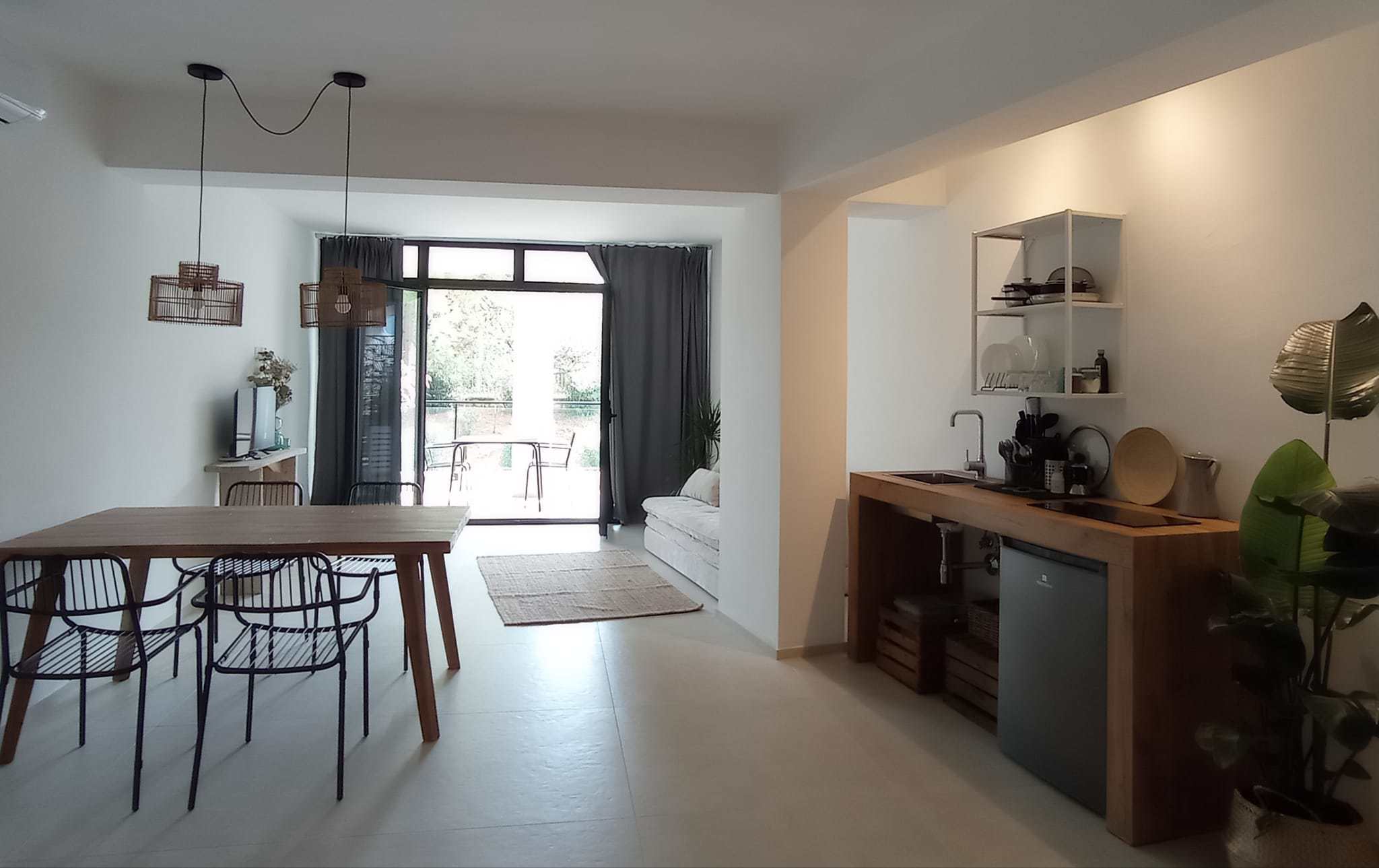 System.Collections.Generic.List`1[BluePillow.Application.SearchEngine.Dto.PhotoDto]?.ElementAt(3)?.Caption