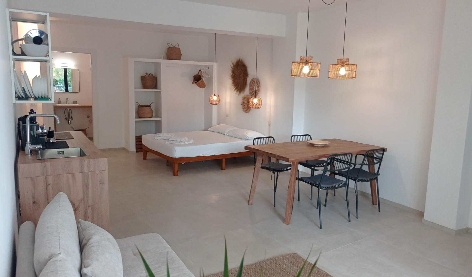 System.Collections.Generic.List`1[BluePillow.Application.SearchEngine.Dto.PhotoDto]?.ElementAt(1)?.Caption