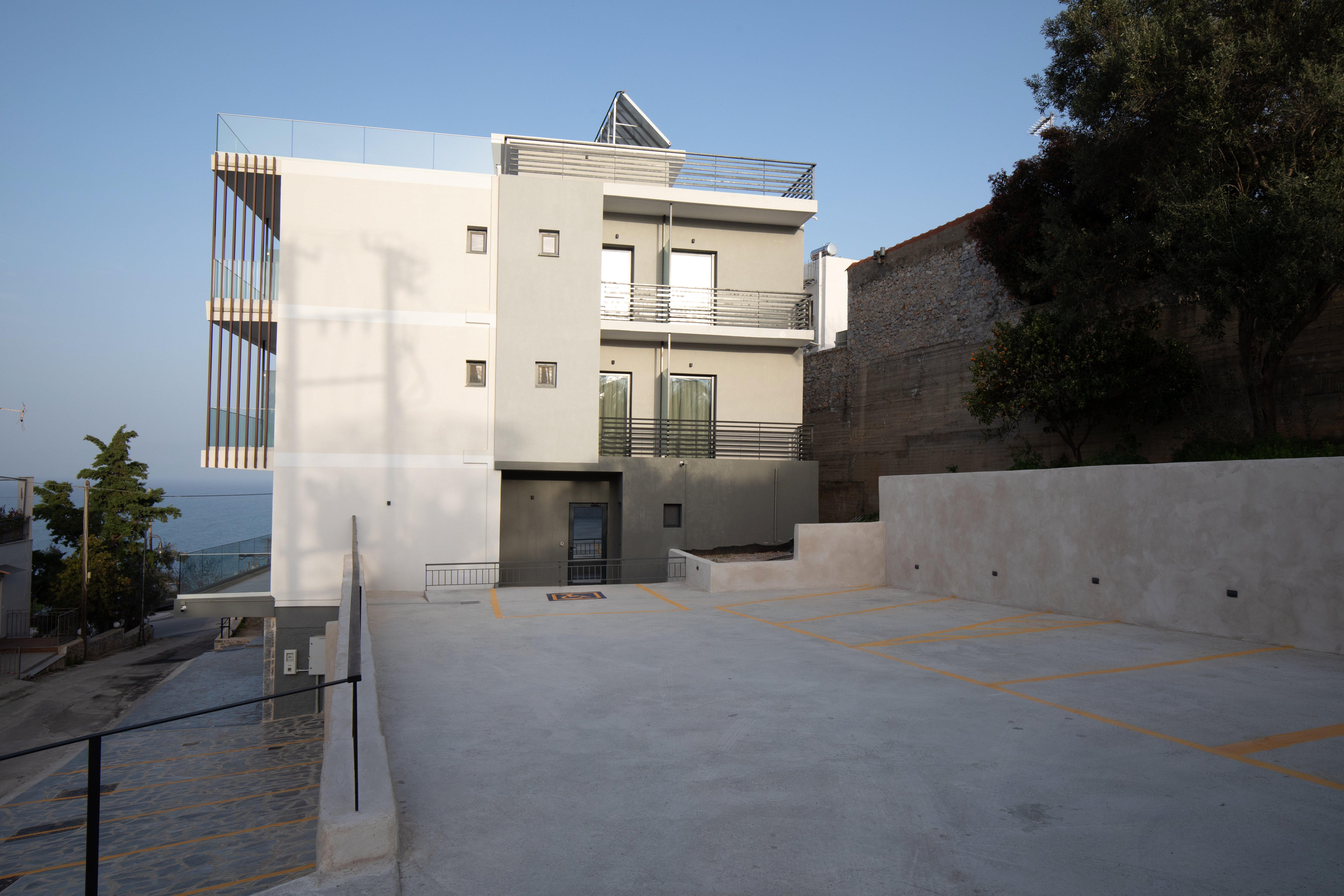 System.Collections.Generic.List`1[BluePillow.Application.SearchEngine.Dto.PhotoDto]?.ElementAt(3)?.Caption