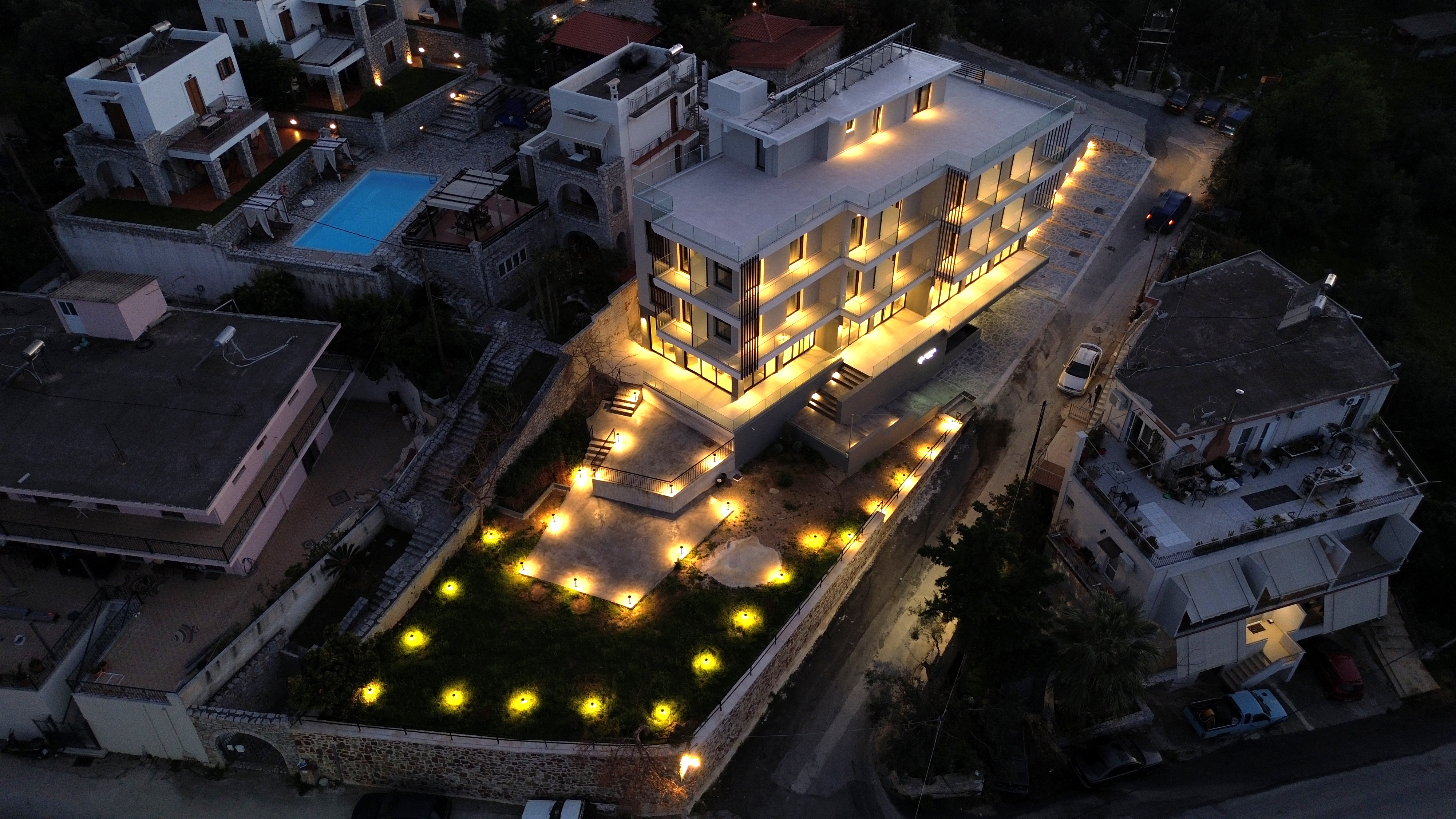 System.Collections.Generic.List`1[BluePillow.Application.SearchEngine.Dto.PhotoDto]?.ElementAt(1)?.Caption