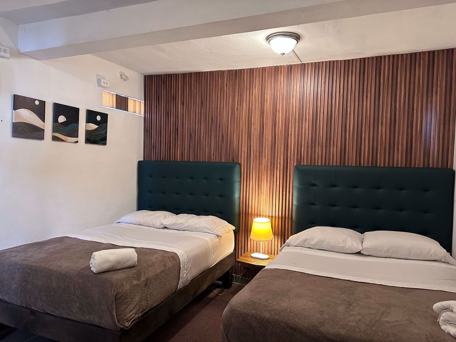 System.Collections.Generic.List`1[BluePillow.Application.SearchEngine.Dto.PhotoDto]?.ElementAt(2)?.Caption