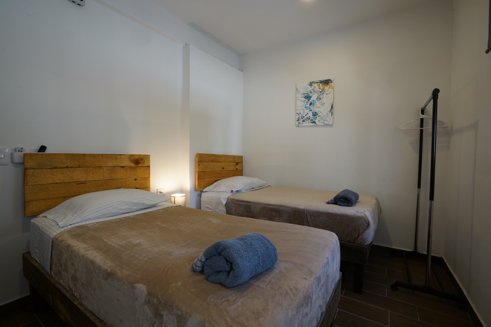 System.Collections.Generic.List`1[BluePillow.Application.SearchEngine.Dto.PhotoDto]?.ElementAt(3)?.Caption