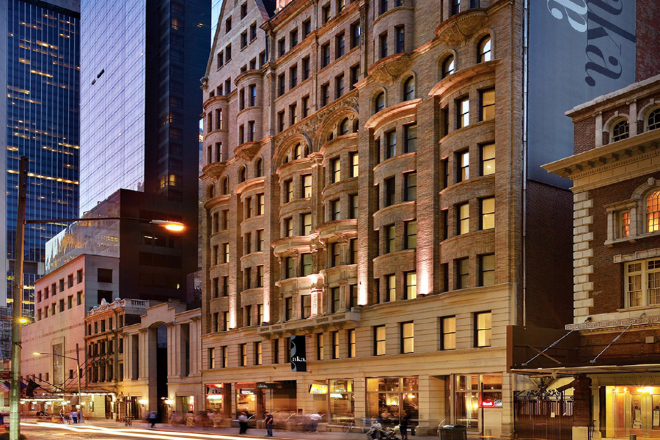 System.Collections.Generic.List`1[BluePillow.Application.SearchEngine.Dto.PhotoDto]?.ElementAt(1)?.Caption