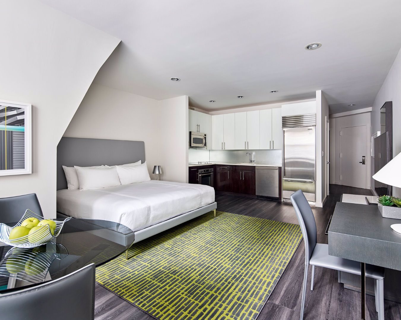 System.Collections.Generic.List`1[BluePillow.Application.SearchEngine.Dto.PhotoDto]?.ElementAt(2)?.Caption