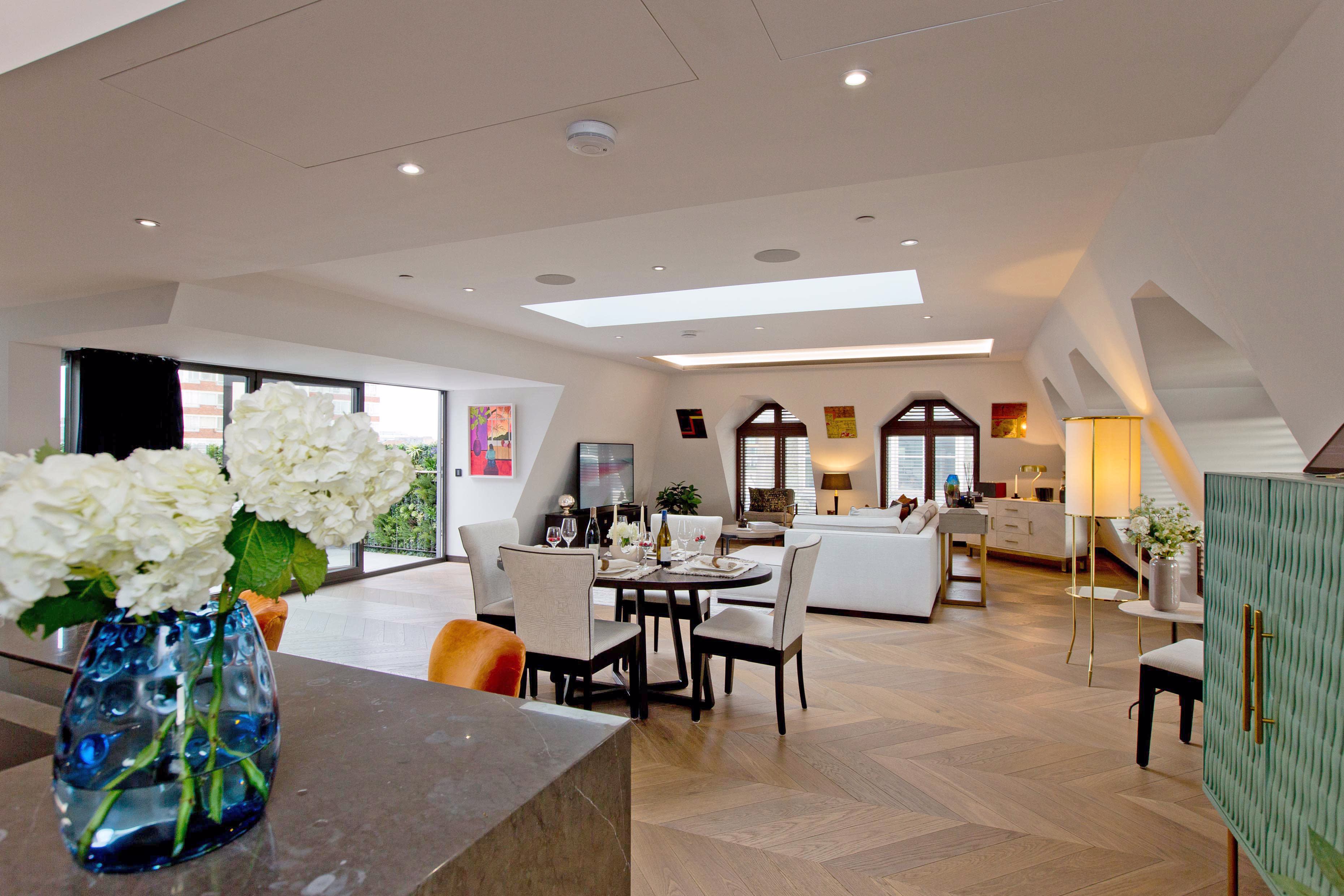 System.Collections.Generic.List`1[BluePillow.Application.SearchEngine.Dto.PhotoDto]?.ElementAt(0)?.Caption