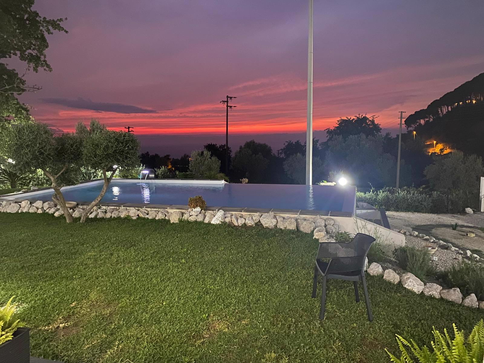 System.Collections.Generic.List`1[BluePillow.Application.SearchEngine.Dto.PhotoDto]?.ElementAt(3)?.Caption