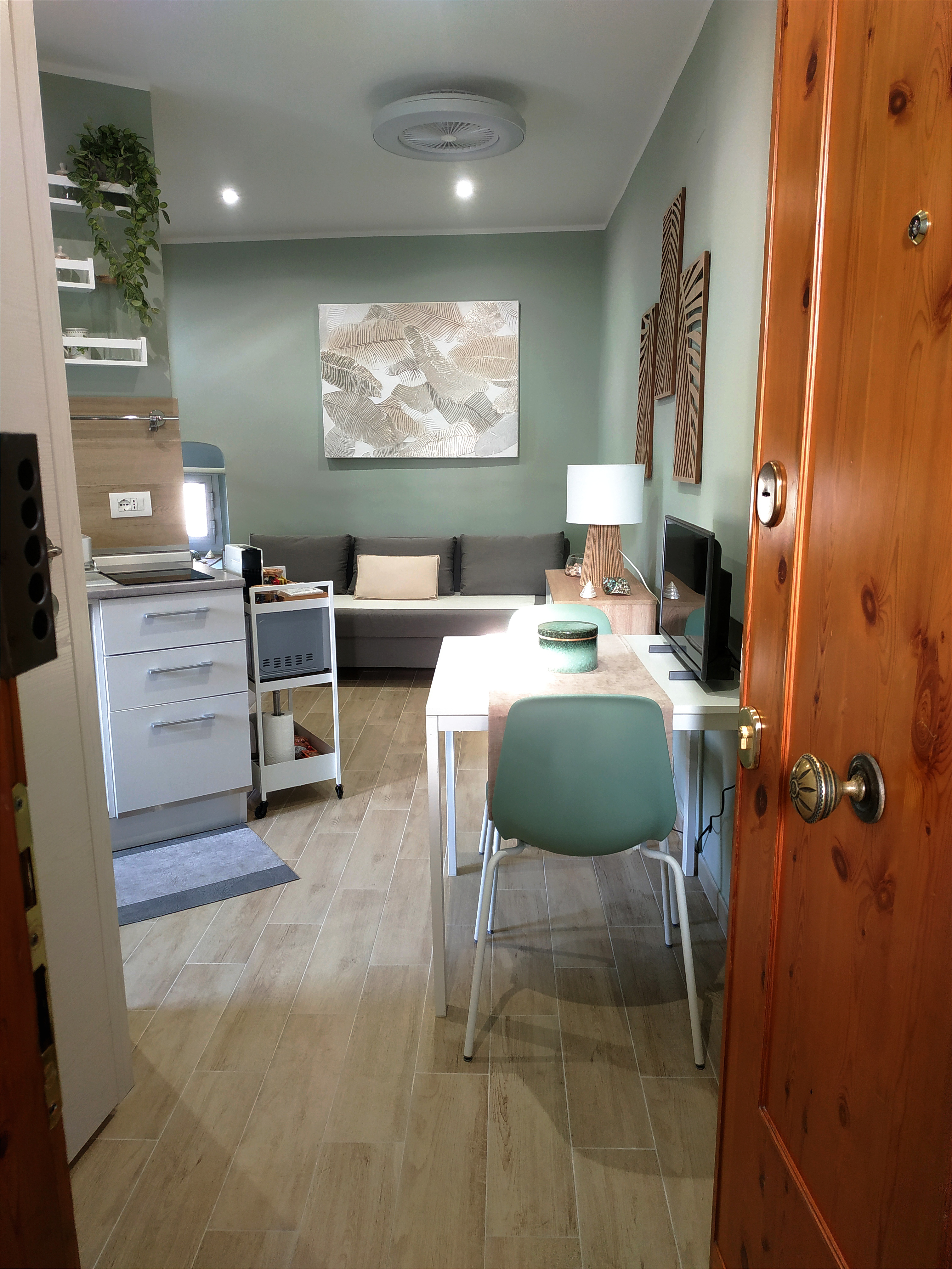 System.Collections.Generic.List`1[BluePillow.Application.SearchEngine.Dto.PhotoDto]?.ElementAt(0)?.Caption