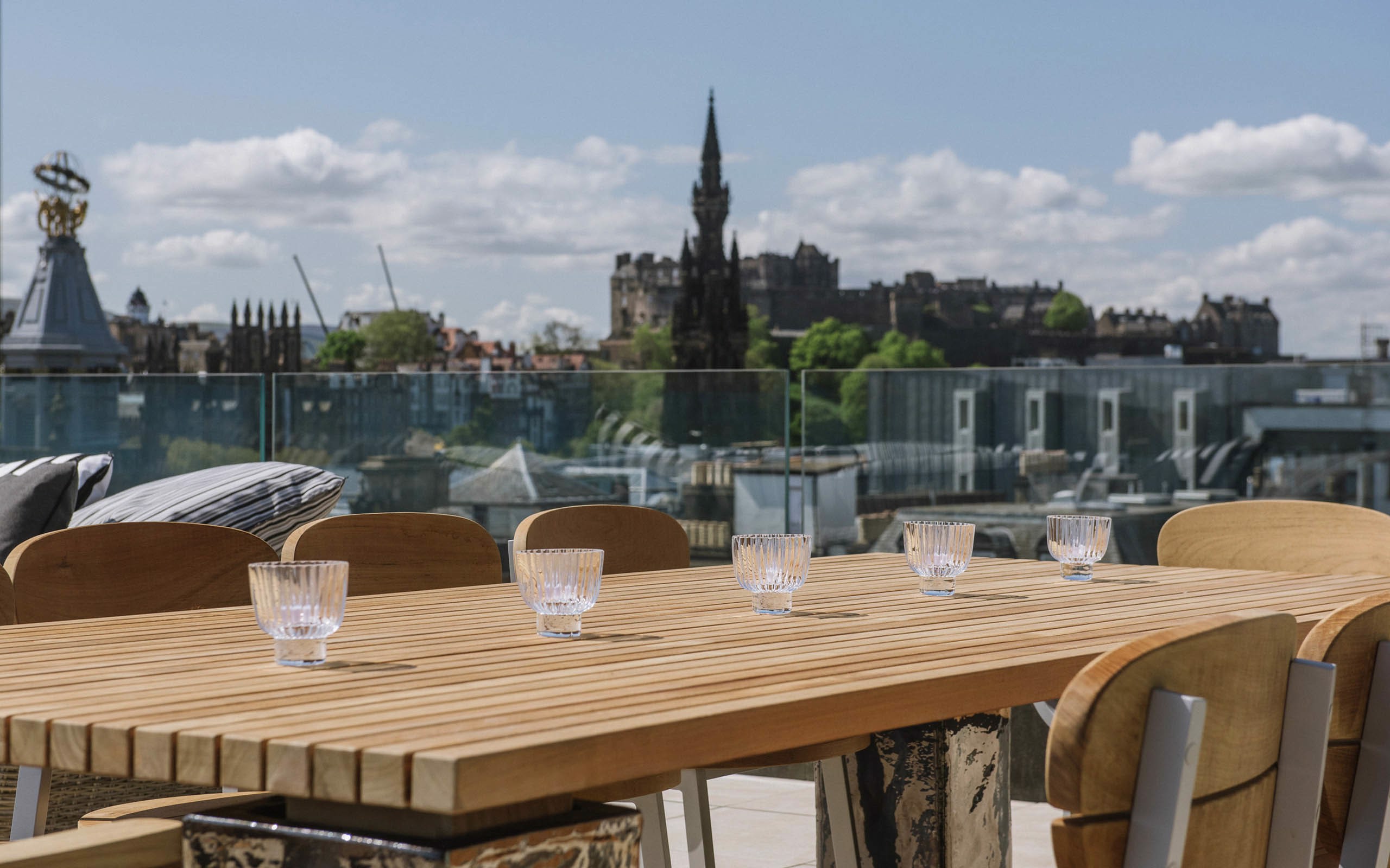 System.Collections.Generic.List`1[BluePillow.Application.SearchEngine.Dto.PhotoDto]?.ElementAt(1)?.Caption