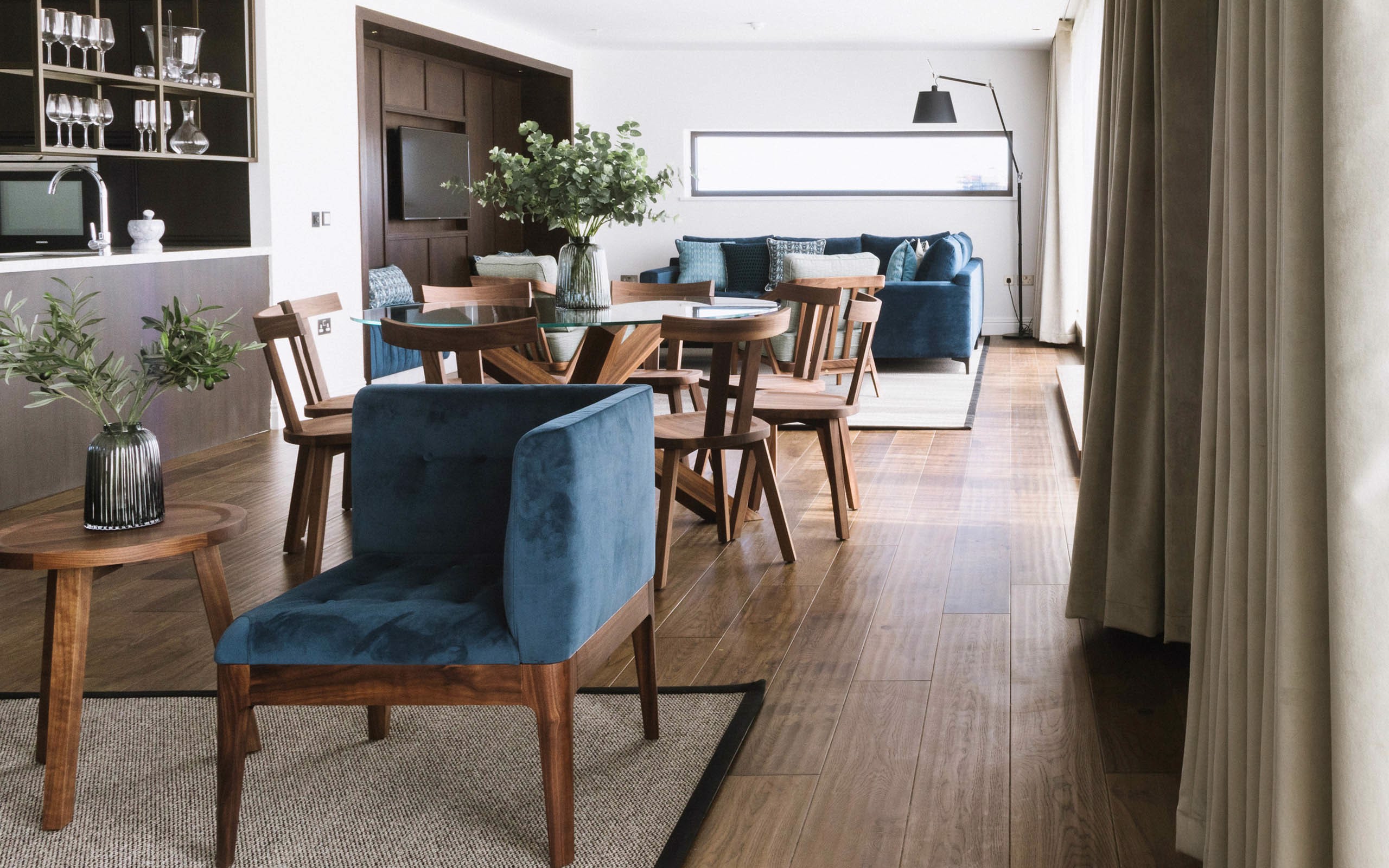 System.Collections.Generic.List`1[BluePillow.Application.SearchEngine.Dto.PhotoDto]?.ElementAt(3)?.Caption