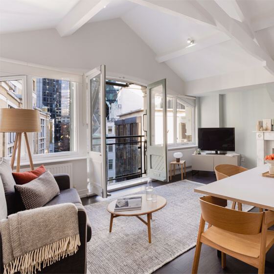 System.Collections.Generic.List`1[BluePillow.Application.SearchEngine.Dto.PhotoDto]?.ElementAt(0)?.Caption