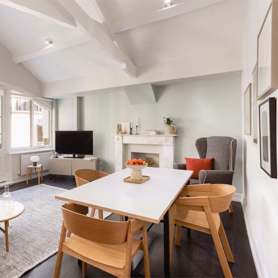 System.Collections.Generic.List`1[BluePillow.Application.SearchEngine.Dto.PhotoDto]?.ElementAt(1)?.Caption