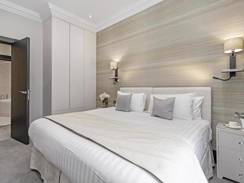 System.Collections.Generic.List`1[BluePillow.Application.SearchEngine.Dto.PhotoDto]?.ElementAt(2)?.Caption