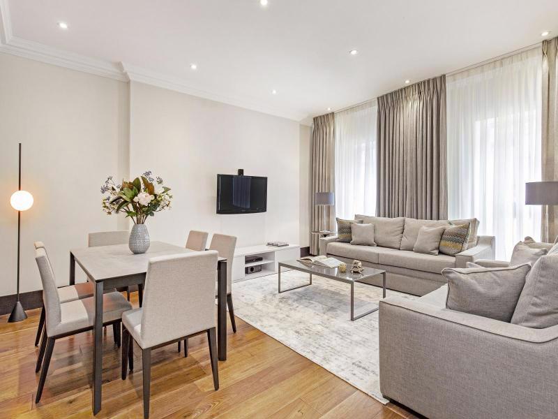 System.Collections.Generic.List`1[BluePillow.Application.SearchEngine.Dto.PhotoDto]?.ElementAt(0)?.Caption