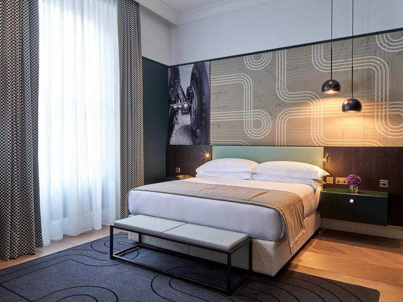 System.Collections.Generic.List`1[BluePillow.Application.SearchEngine.Dto.PhotoDto]?.ElementAt(2)?.Caption