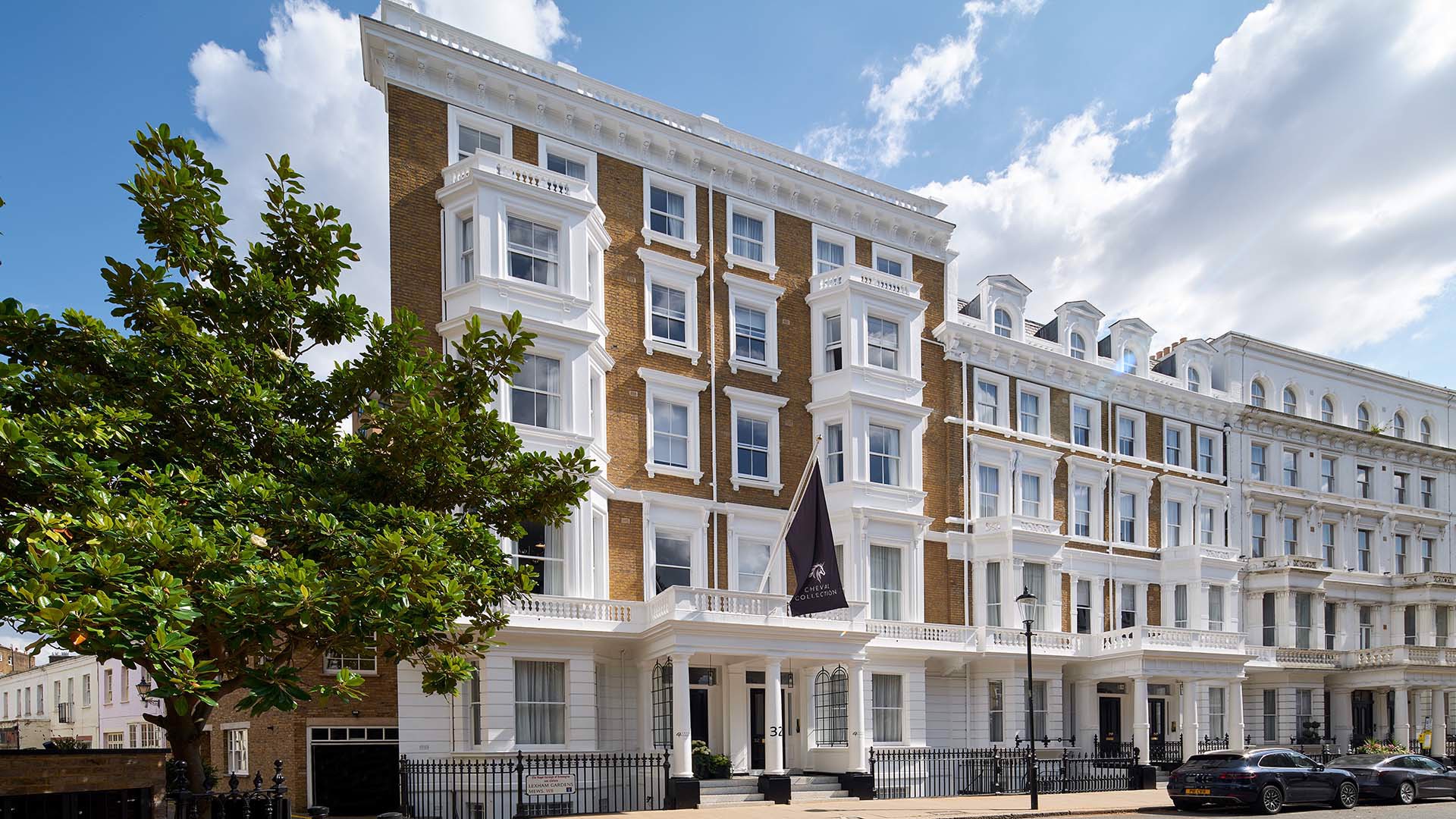 System.Collections.Generic.List`1[BluePillow.Application.SearchEngine.Dto.PhotoDto]?.ElementAt(1)?.Caption