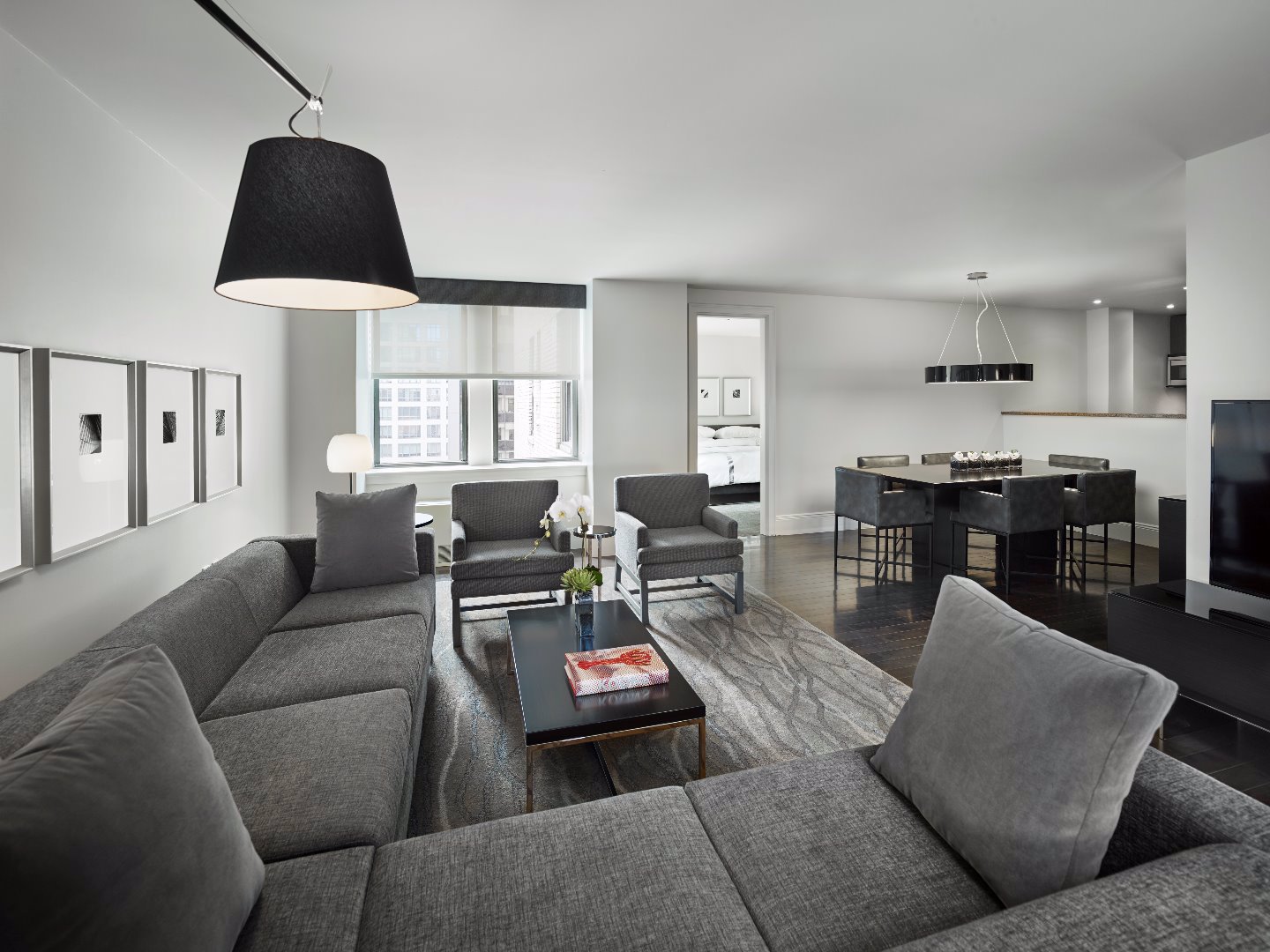 System.Collections.Generic.List`1[BluePillow.Application.SearchEngine.Dto.PhotoDto]?.ElementAt(0)?.Caption