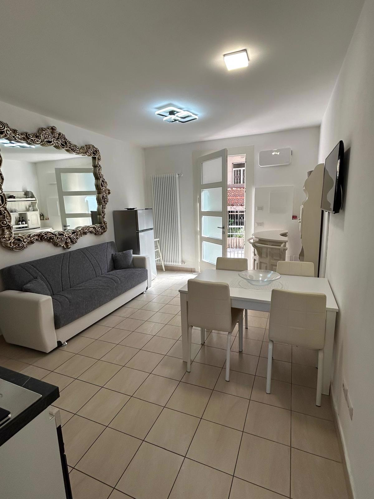 System.Collections.Generic.List`1[BluePillow.Application.SearchEngine.Dto.PhotoDto]?.ElementAt(0)?.Caption