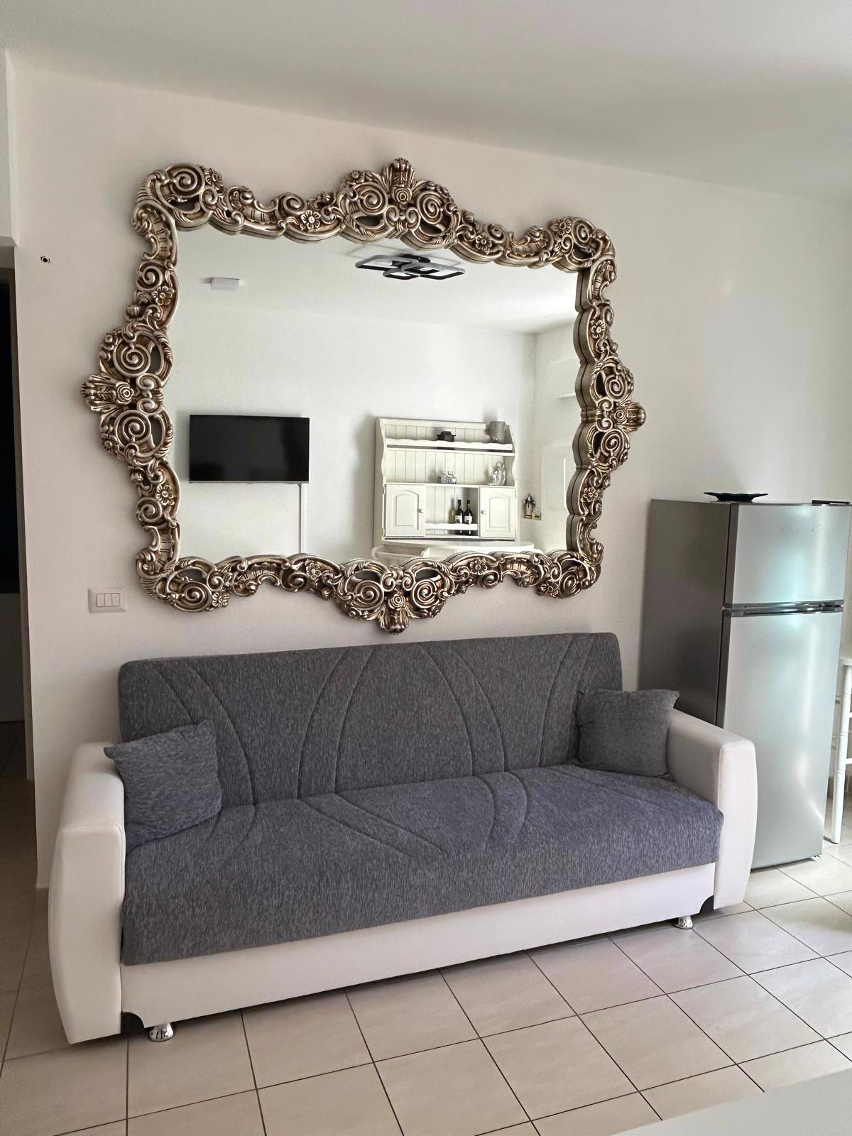 System.Collections.Generic.List`1[BluePillow.Application.SearchEngine.Dto.PhotoDto]?.ElementAt(2)?.Caption