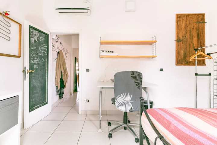 System.Collections.Generic.List`1[BluePillow.Application.SearchEngine.Dto.PhotoDto]?.ElementAt(2)?.Caption