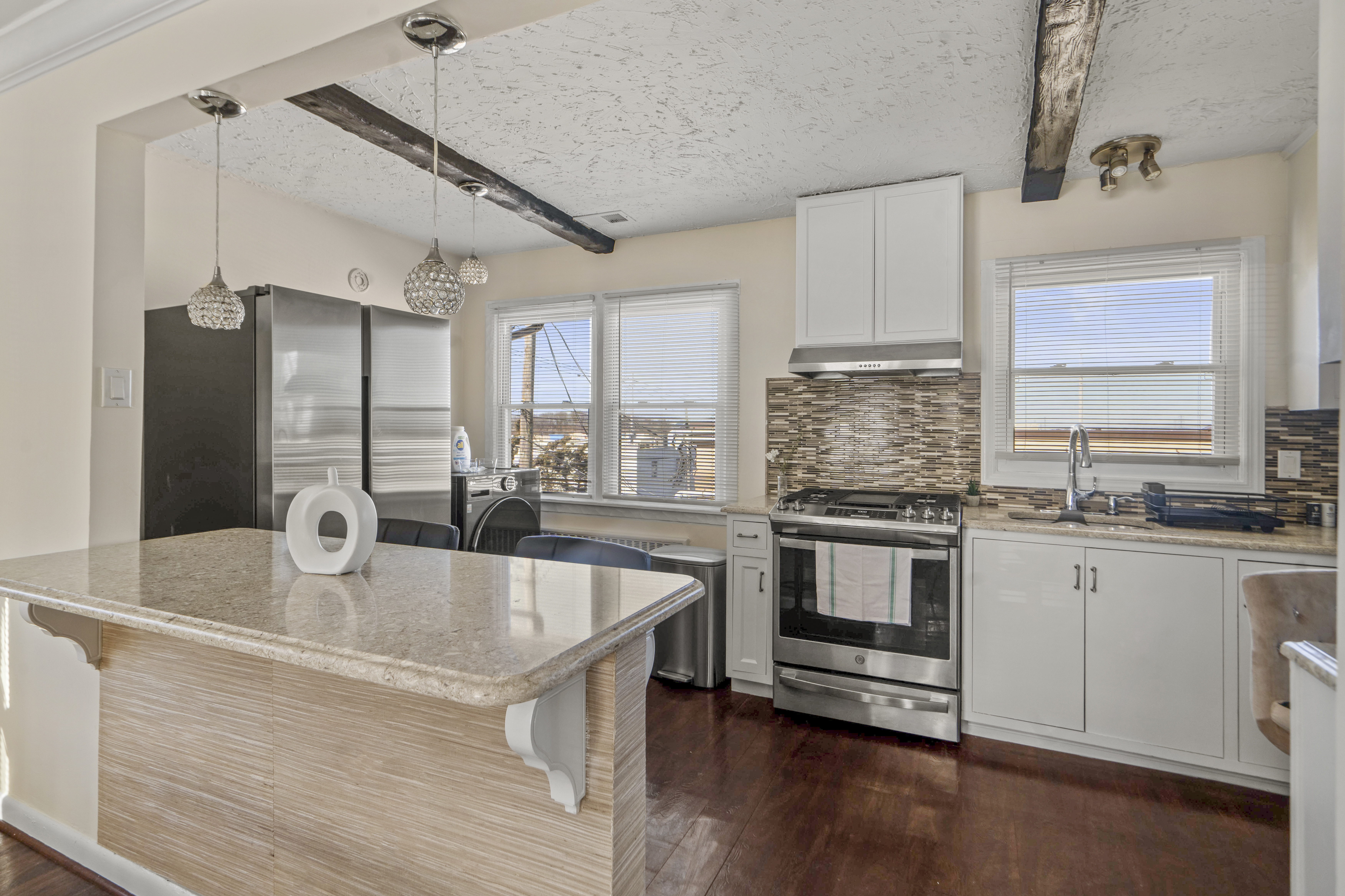 System.Collections.Generic.List`1[BluePillow.Application.SearchEngine.Dto.PhotoDto]?.ElementAt(3)?.Caption