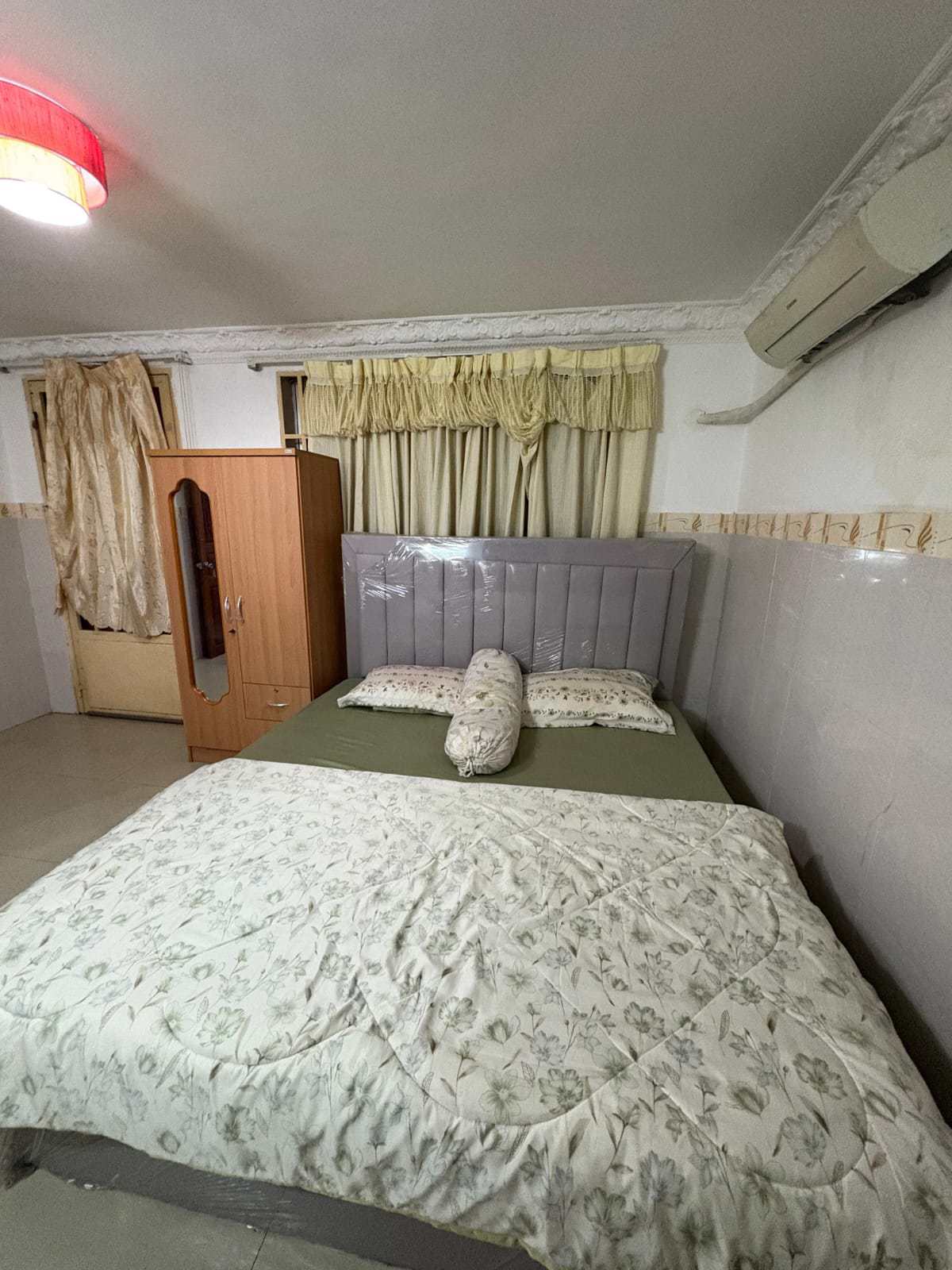 System.Collections.Generic.List`1[BluePillow.Application.SearchEngine.Dto.PhotoDto]?.ElementAt(1)?.Caption