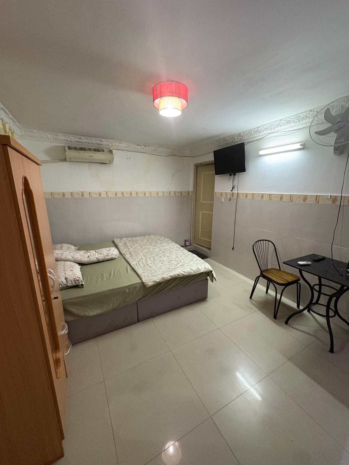 System.Collections.Generic.List`1[BluePillow.Application.SearchEngine.Dto.PhotoDto]?.ElementAt(2)?.Caption