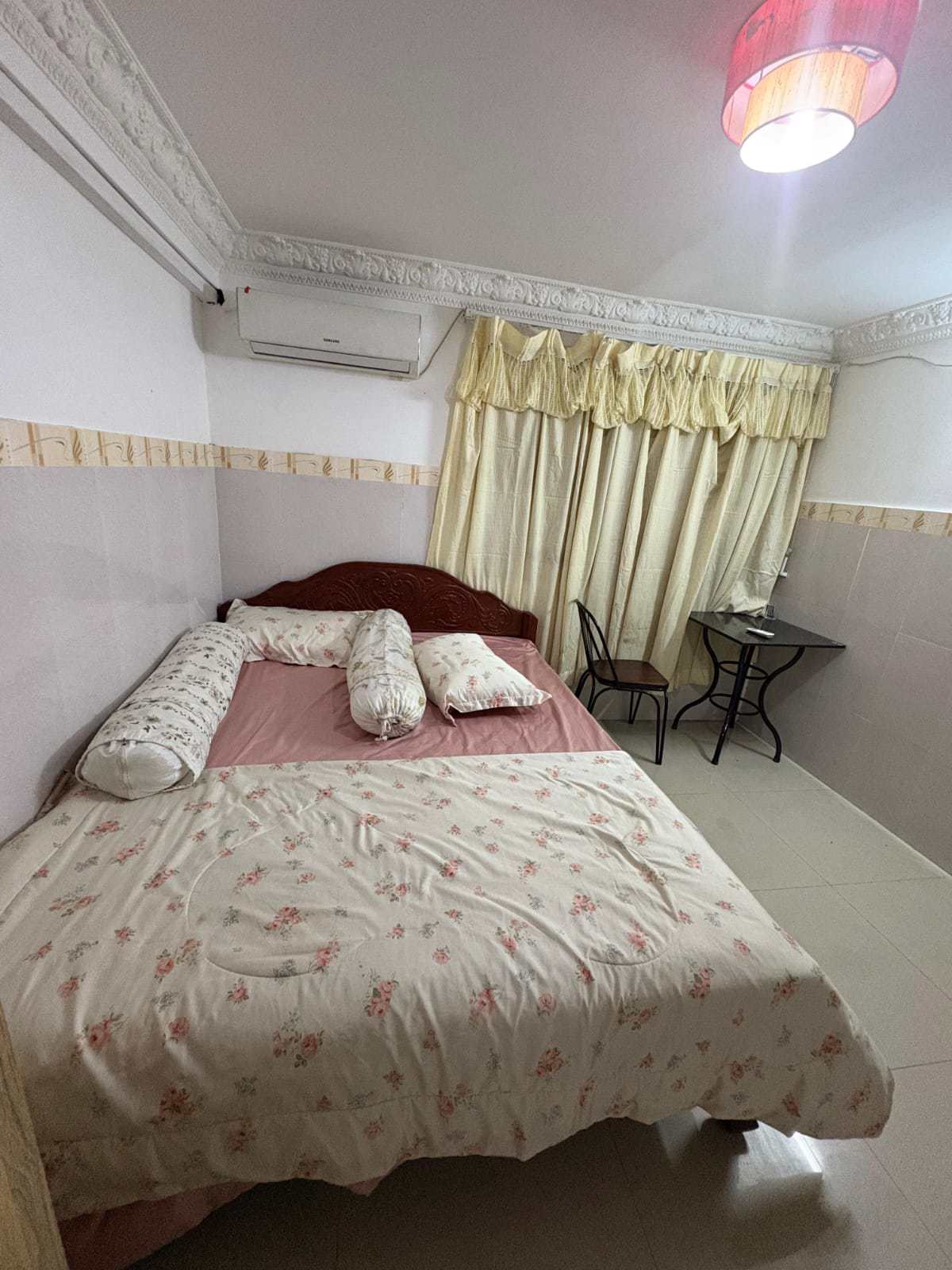 System.Collections.Generic.List`1[BluePillow.Application.SearchEngine.Dto.PhotoDto]?.ElementAt(3)?.Caption