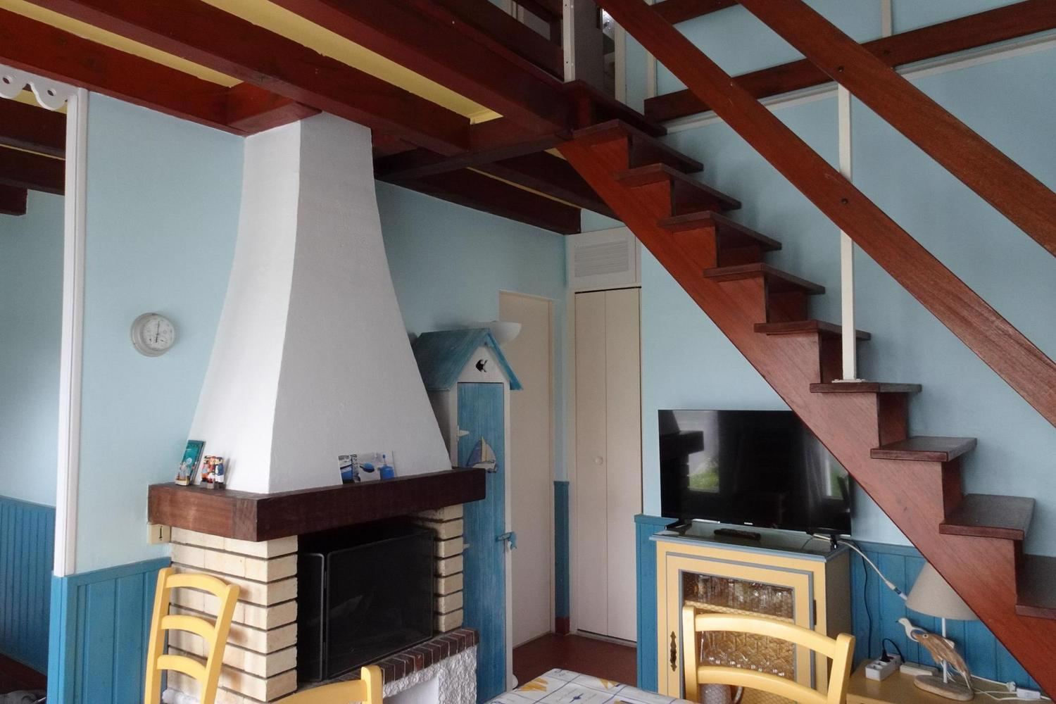 System.Collections.Generic.List`1[BluePillow.Application.SearchEngine.Dto.PhotoDto]?.ElementAt(1)?.Caption