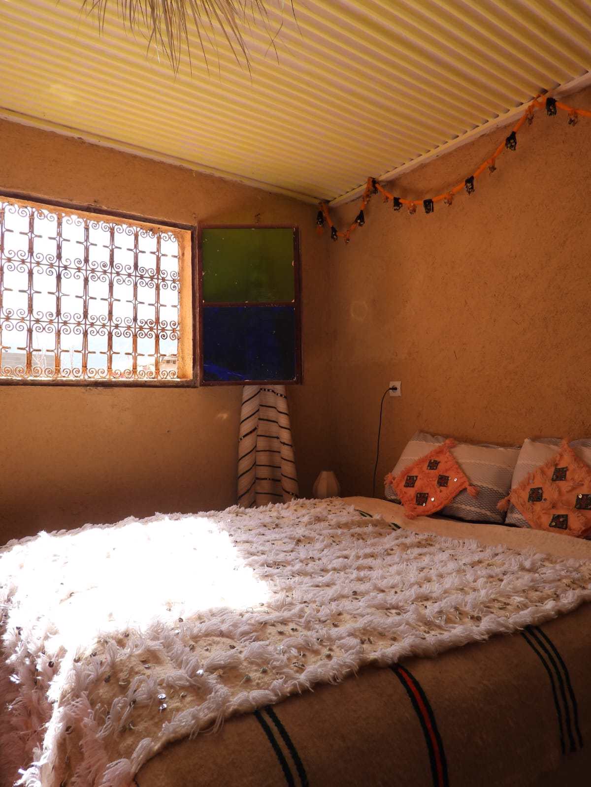 System.Collections.Generic.List`1[BluePillow.Application.SearchEngine.Dto.PhotoDto]?.ElementAt(2)?.Caption