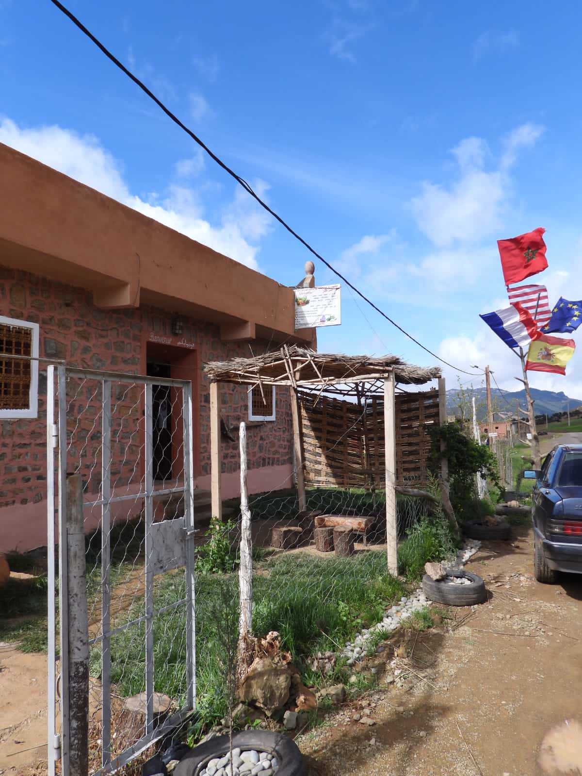 System.Collections.Generic.List`1[BluePillow.Application.SearchEngine.Dto.PhotoDto]?.ElementAt(3)?.Caption