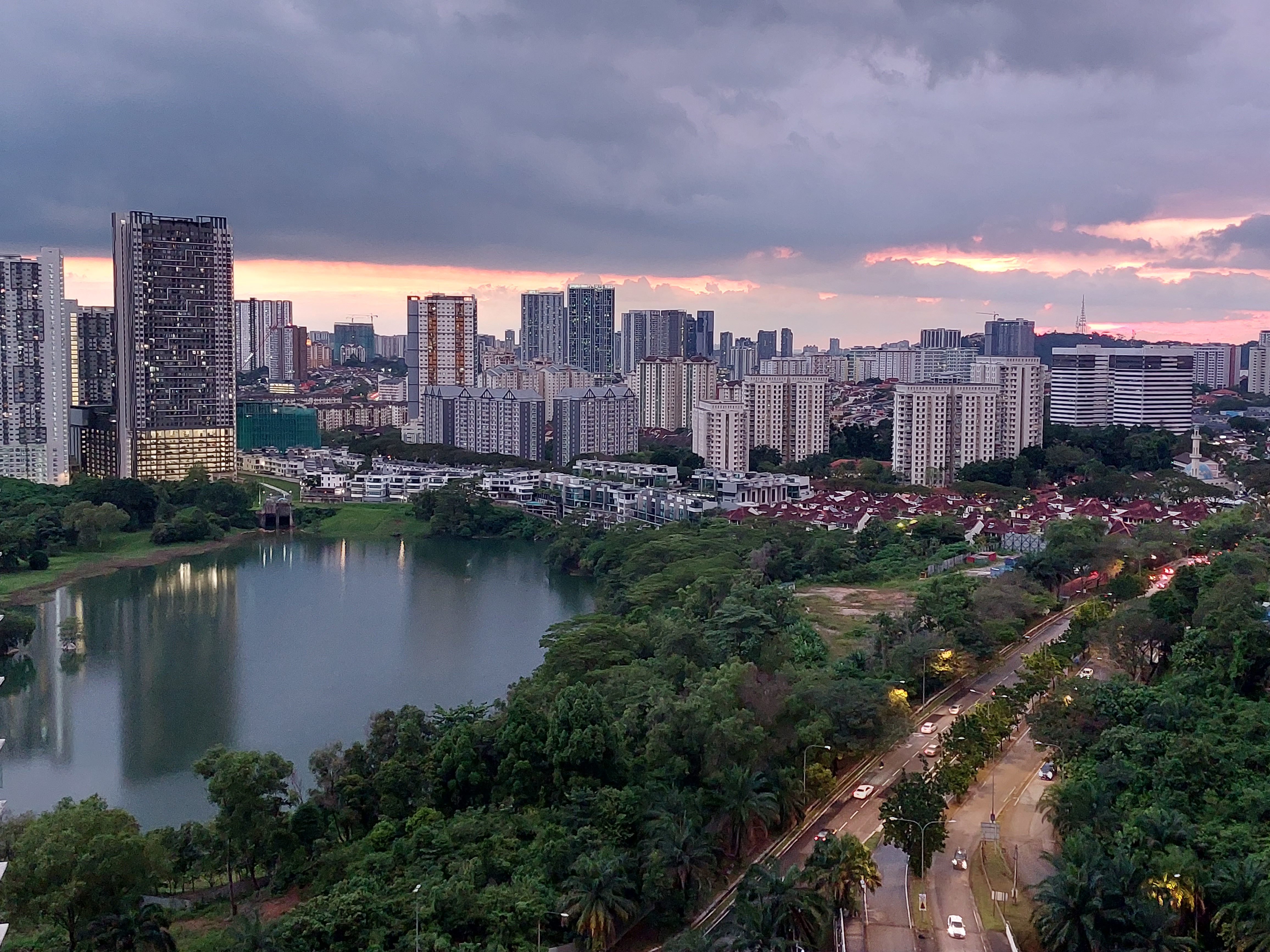 System.Collections.Generic.List`1[BluePillow.Application.SearchEngine.Dto.PhotoDto]?.ElementAt(1)?.Caption