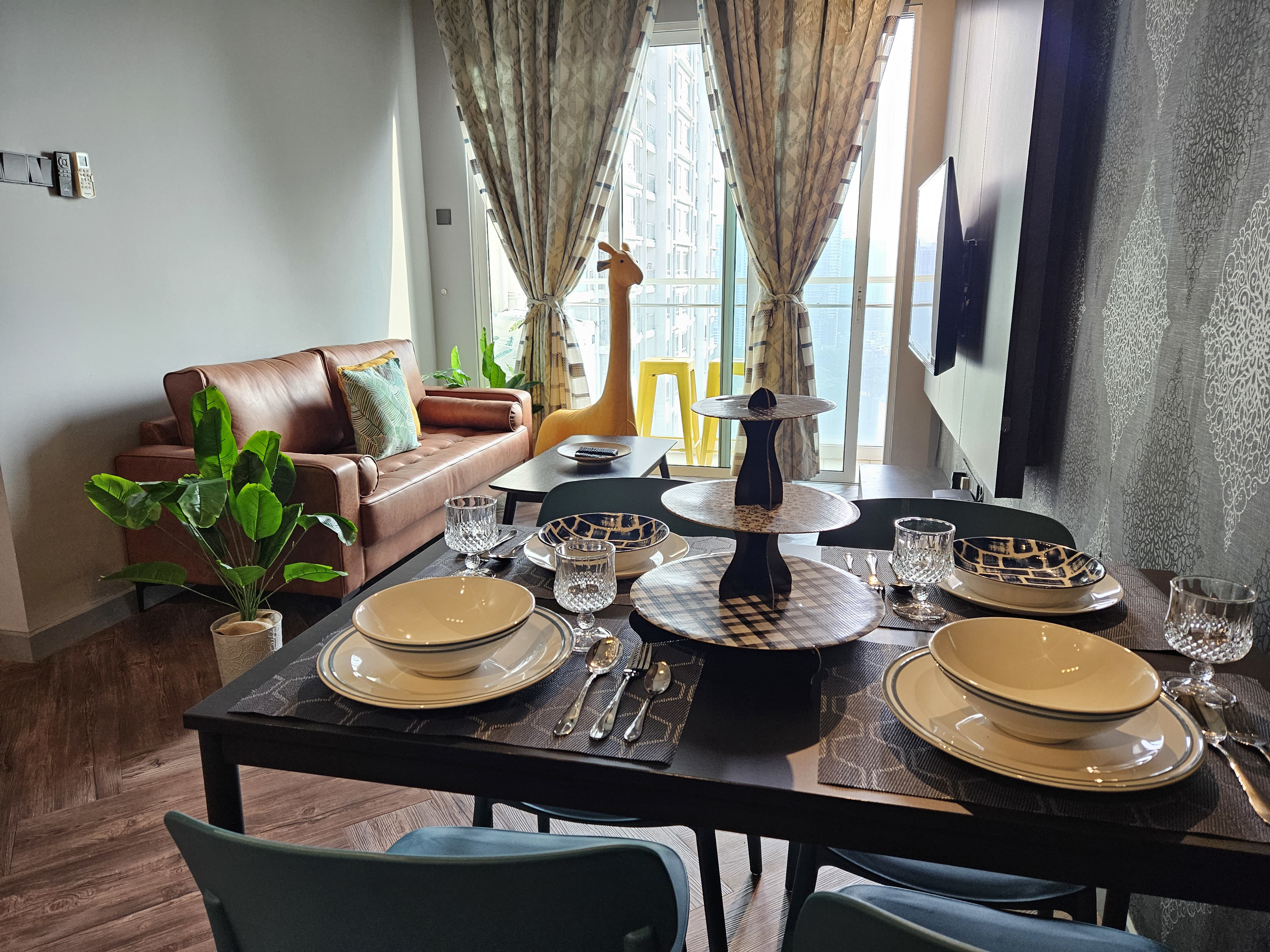 System.Collections.Generic.List`1[BluePillow.Application.SearchEngine.Dto.PhotoDto]?.ElementAt(0)?.Caption