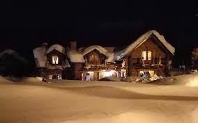 System.Collections.Generic.List`1[BluePillow.Application.SearchEngine.Dto.PhotoDto]?.ElementAt(1)?.Caption