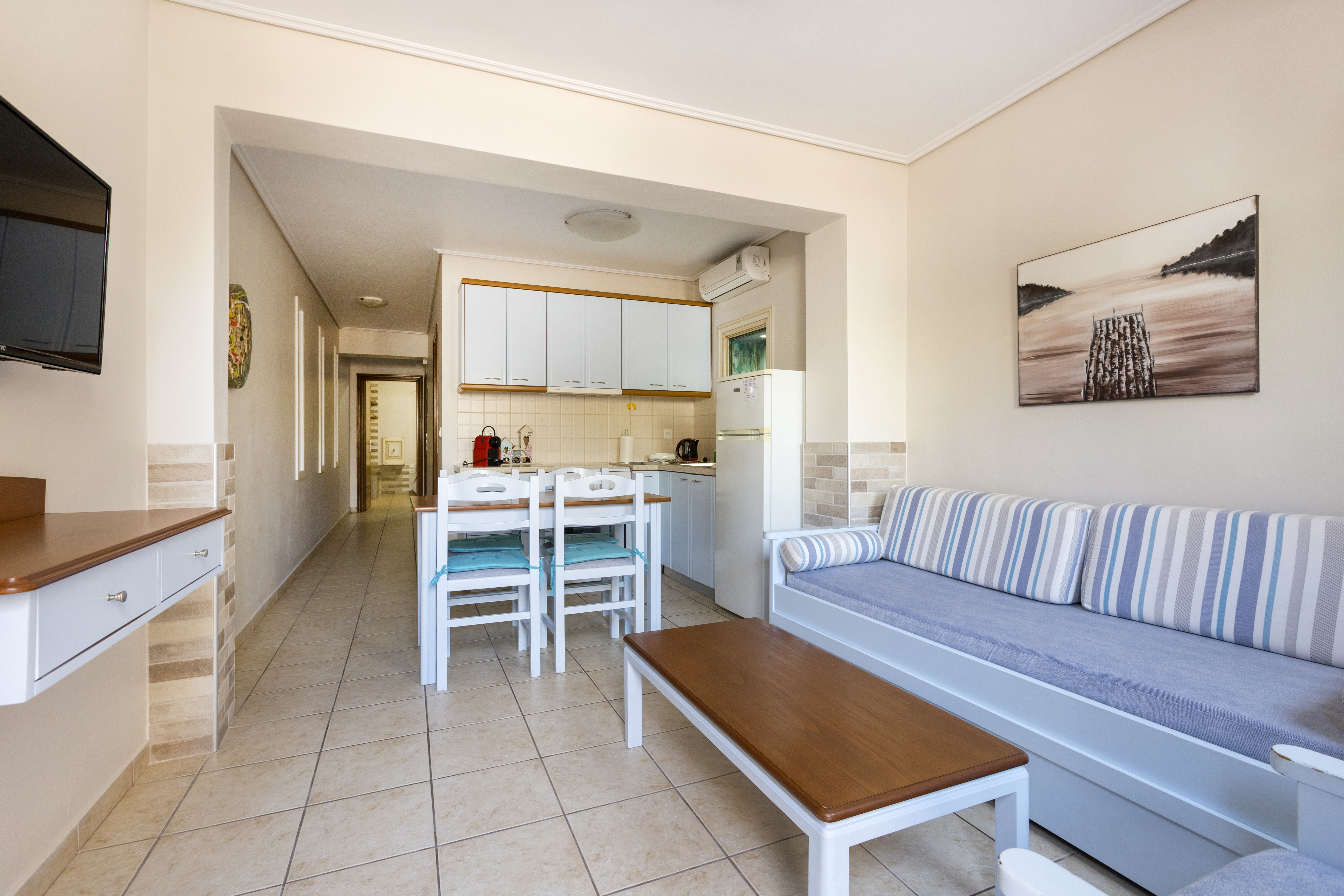 System.Collections.Generic.List`1[BluePillow.Application.SearchEngine.Dto.PhotoDto]?.ElementAt(3)?.Caption