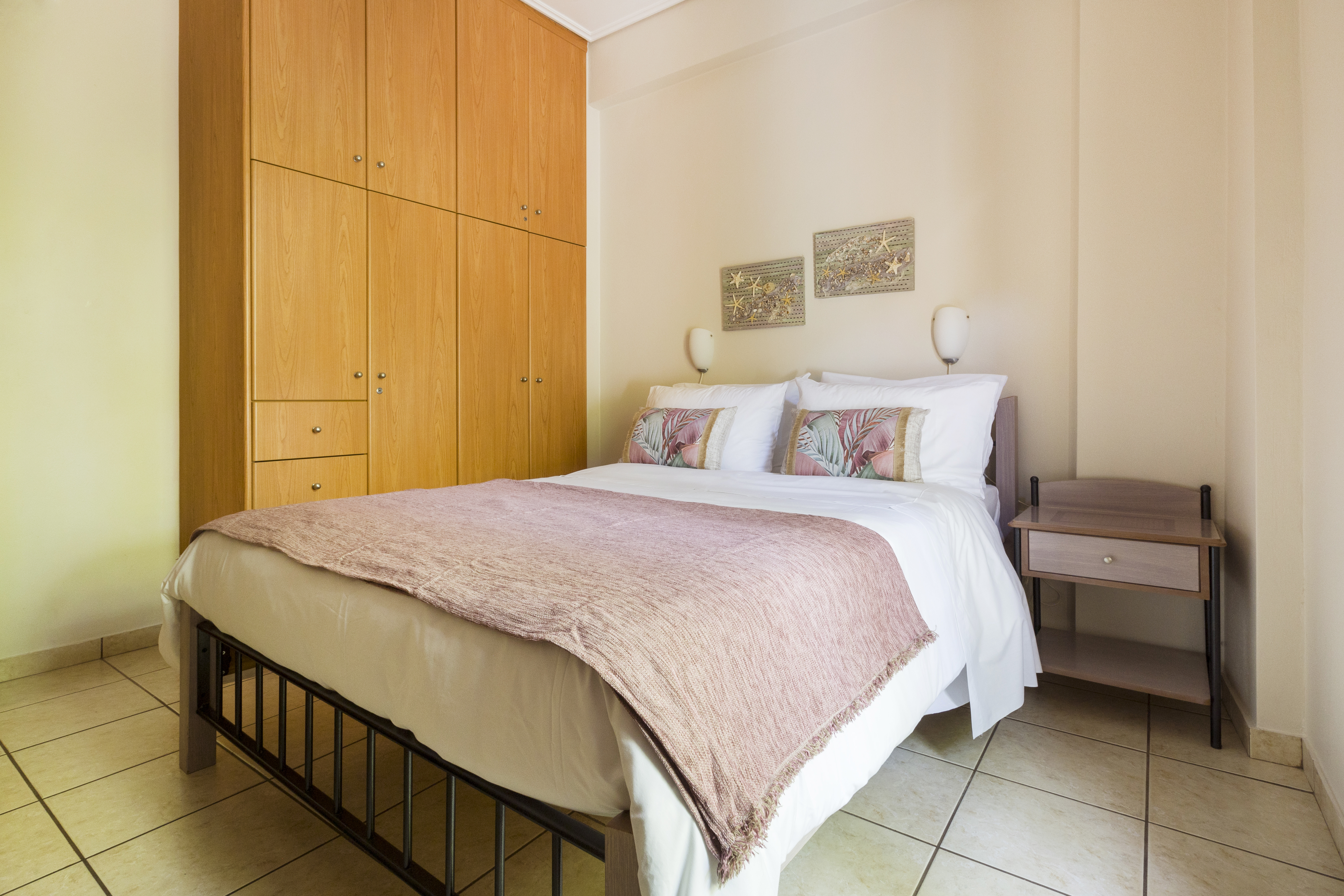 System.Collections.Generic.List`1[BluePillow.Application.SearchEngine.Dto.PhotoDto]?.ElementAt(2)?.Caption