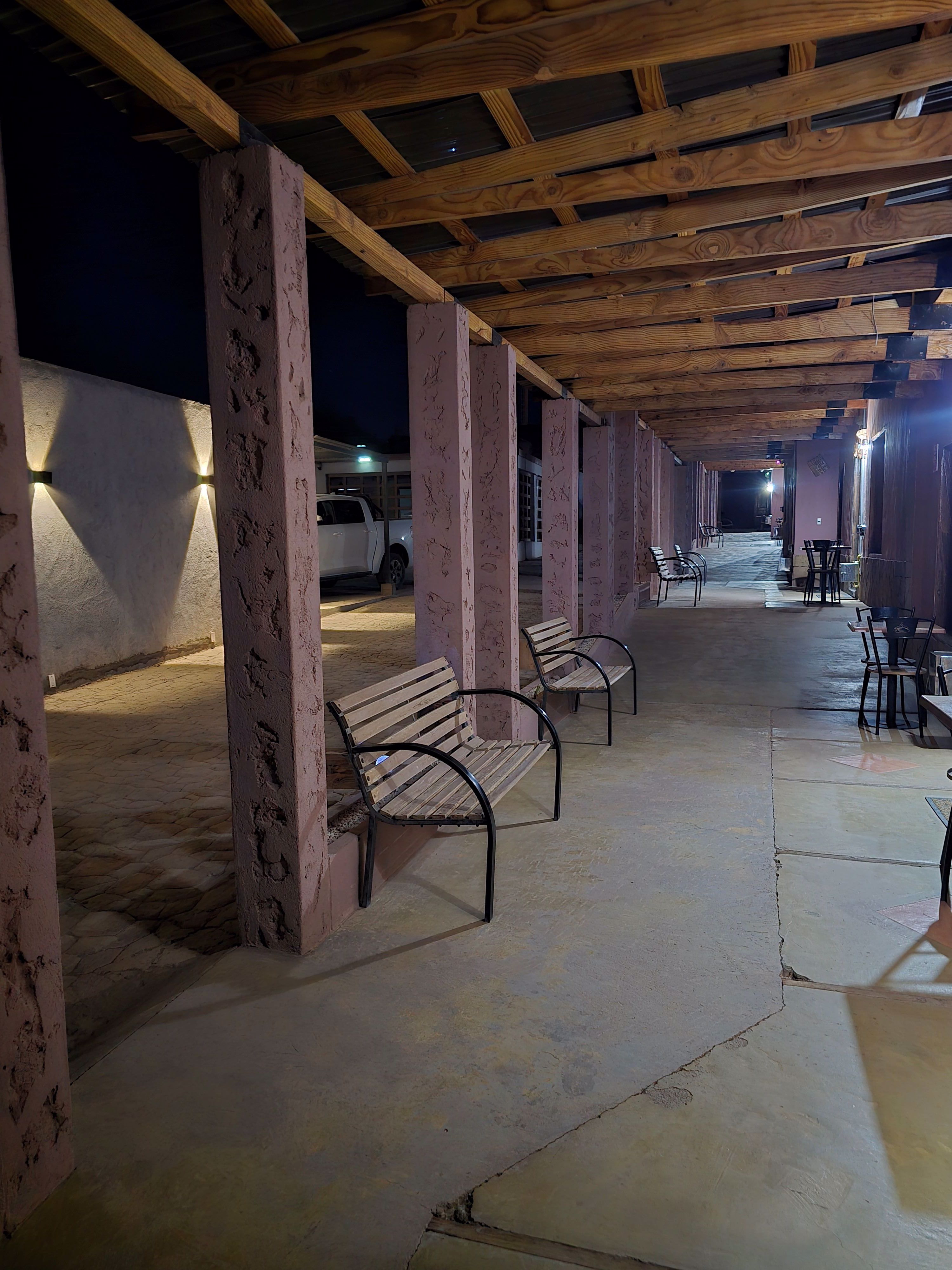 System.Collections.Generic.List`1[BluePillow.Application.SearchEngine.Dto.PhotoDto]?.ElementAt(1)?.Caption