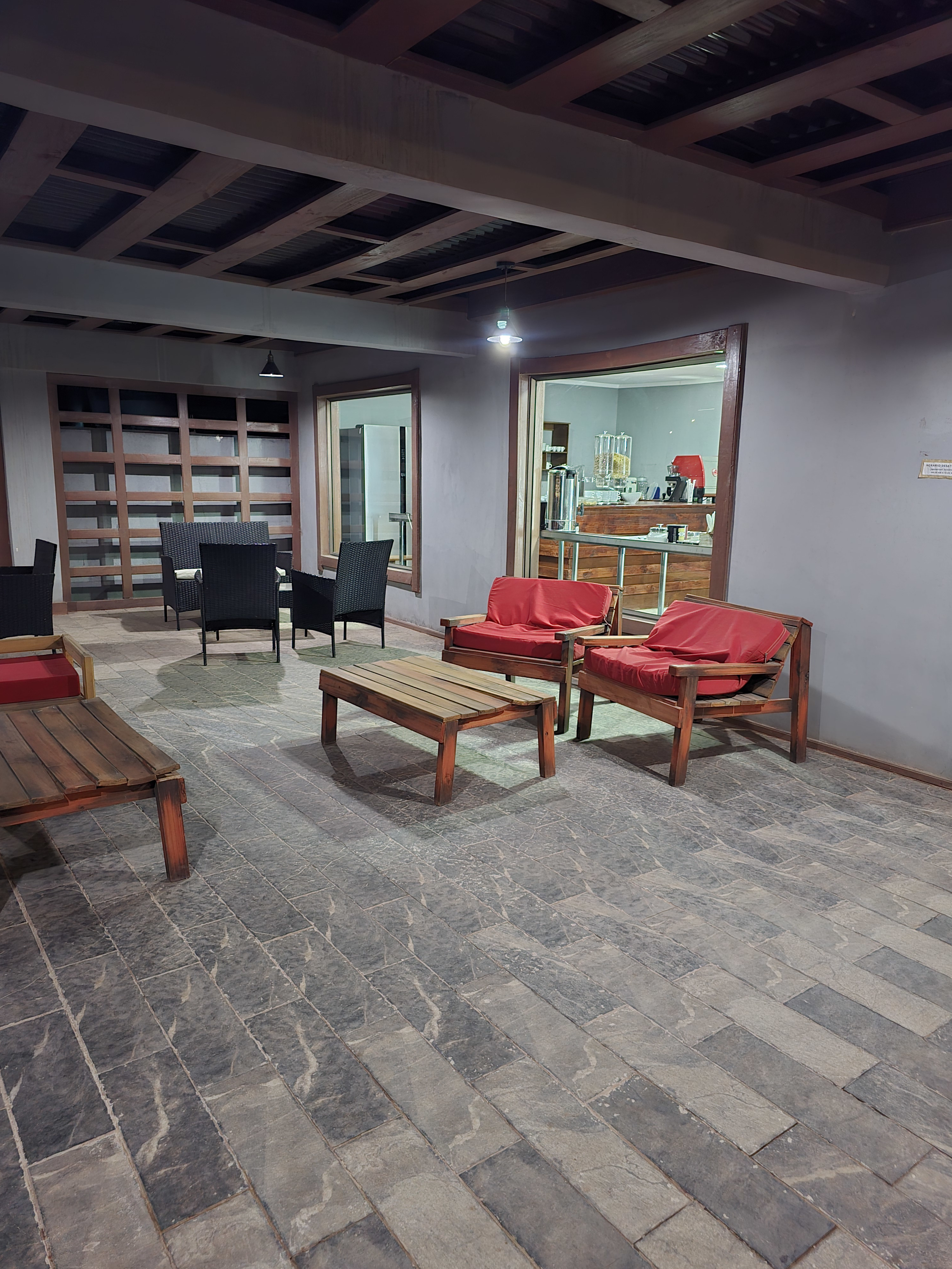 System.Collections.Generic.List`1[BluePillow.Application.SearchEngine.Dto.PhotoDto]?.ElementAt(3)?.Caption