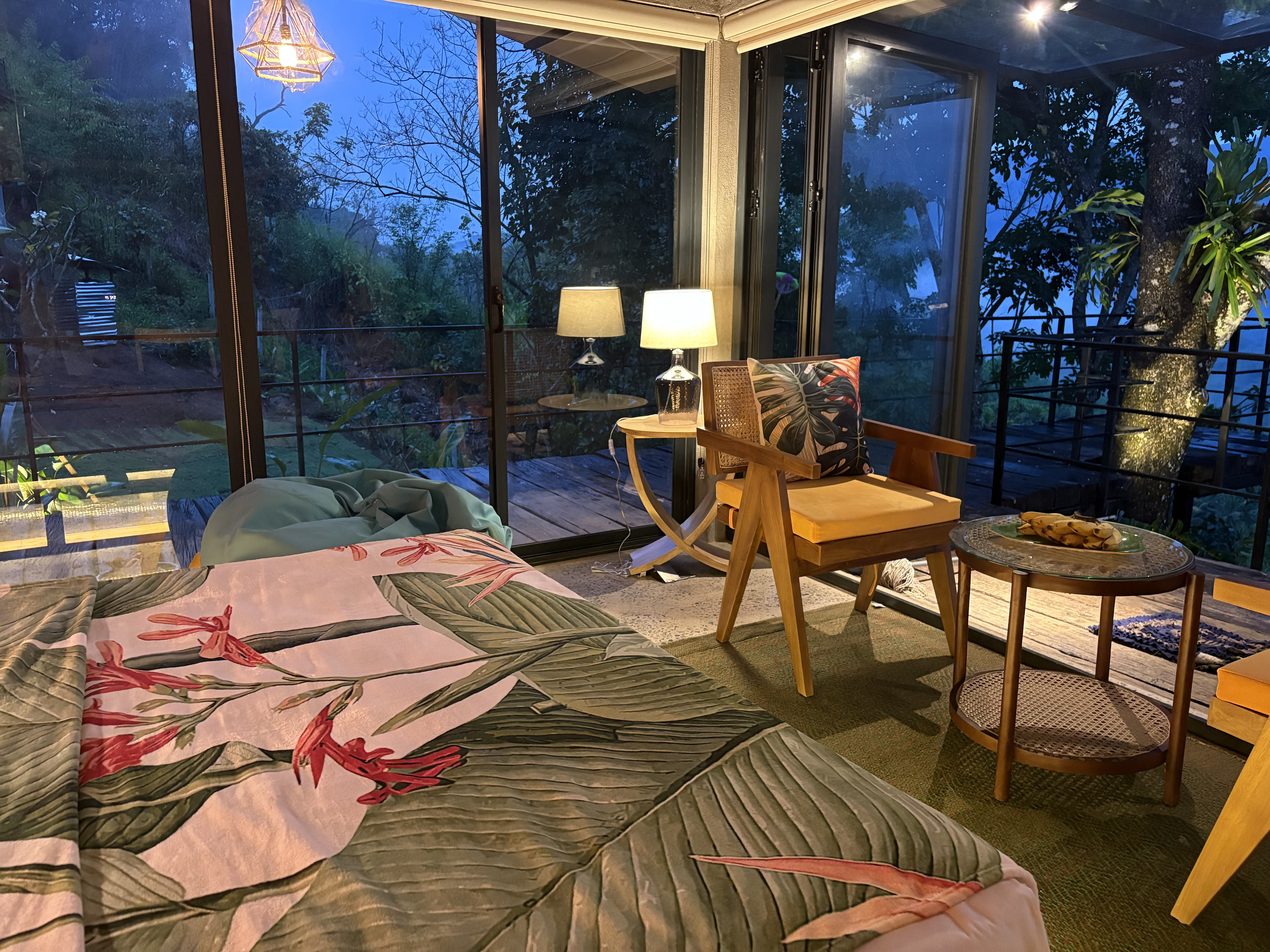 System.Collections.Generic.List`1[BluePillow.Application.SearchEngine.Dto.PhotoDto]?.ElementAt(3)?.Caption