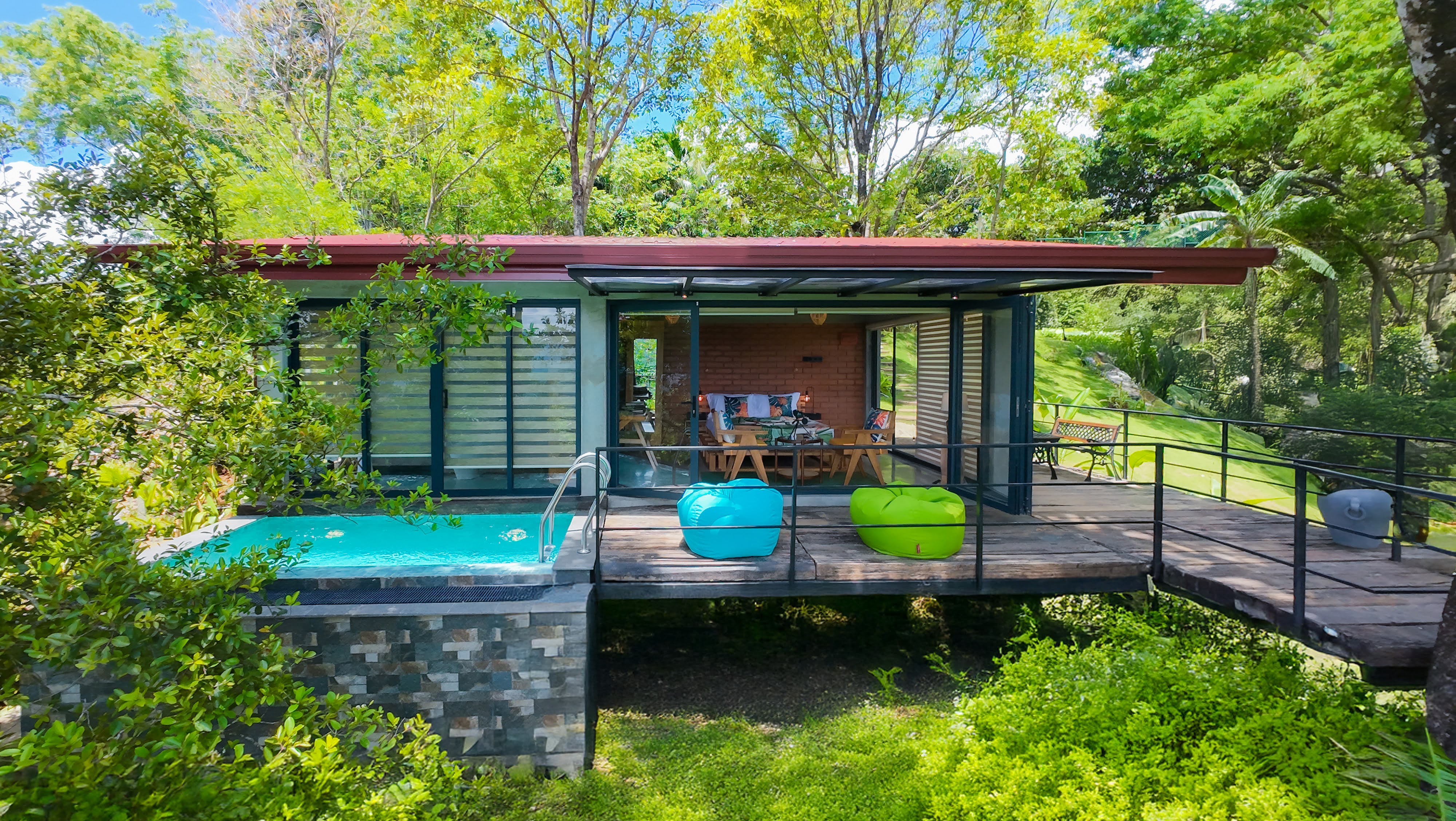 System.Collections.Generic.List`1[BluePillow.Application.SearchEngine.Dto.PhotoDto]?.ElementAt(1)?.Caption