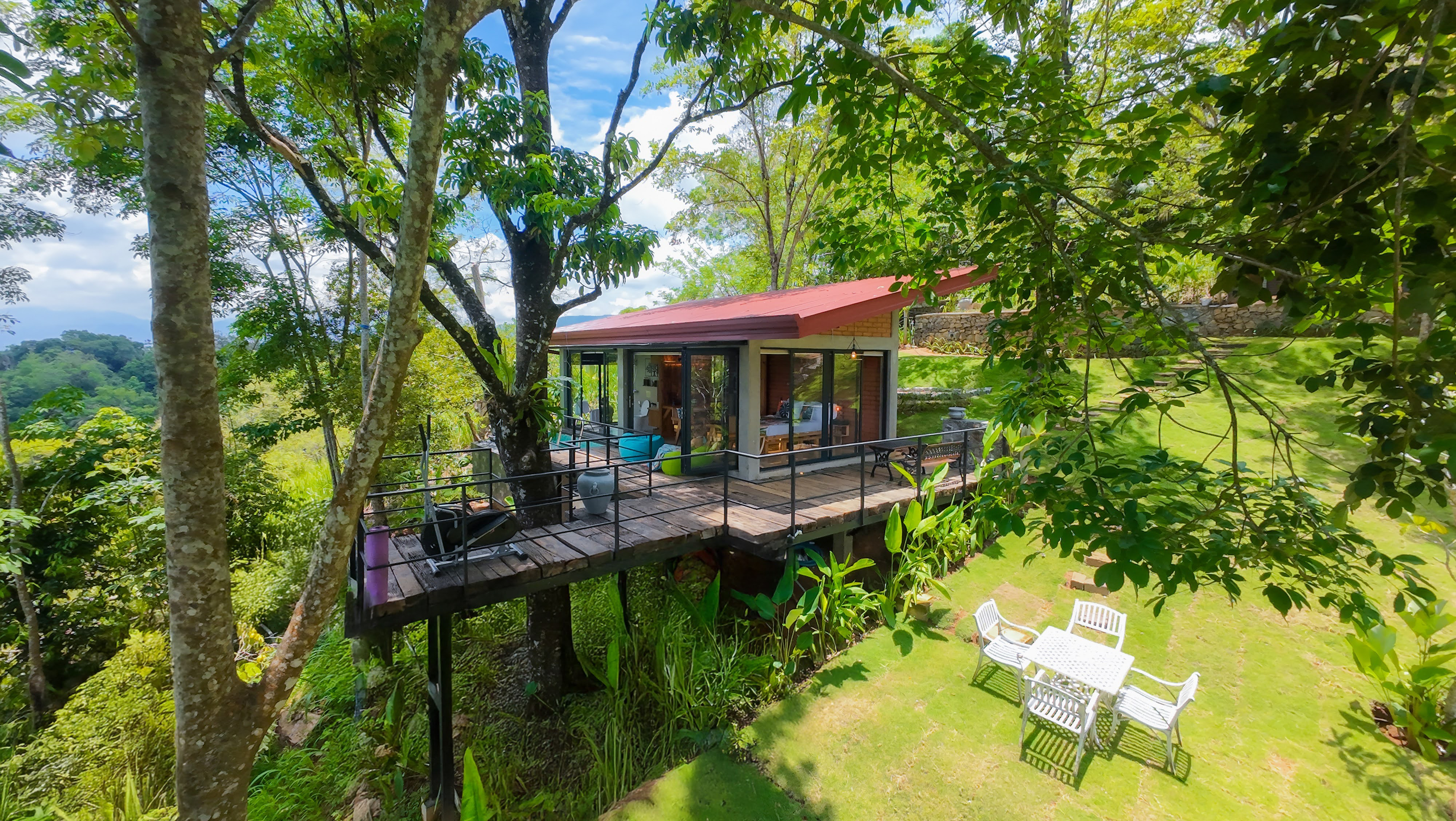 System.Collections.Generic.List`1[BluePillow.Application.SearchEngine.Dto.PhotoDto]?.ElementAt(0)?.Caption