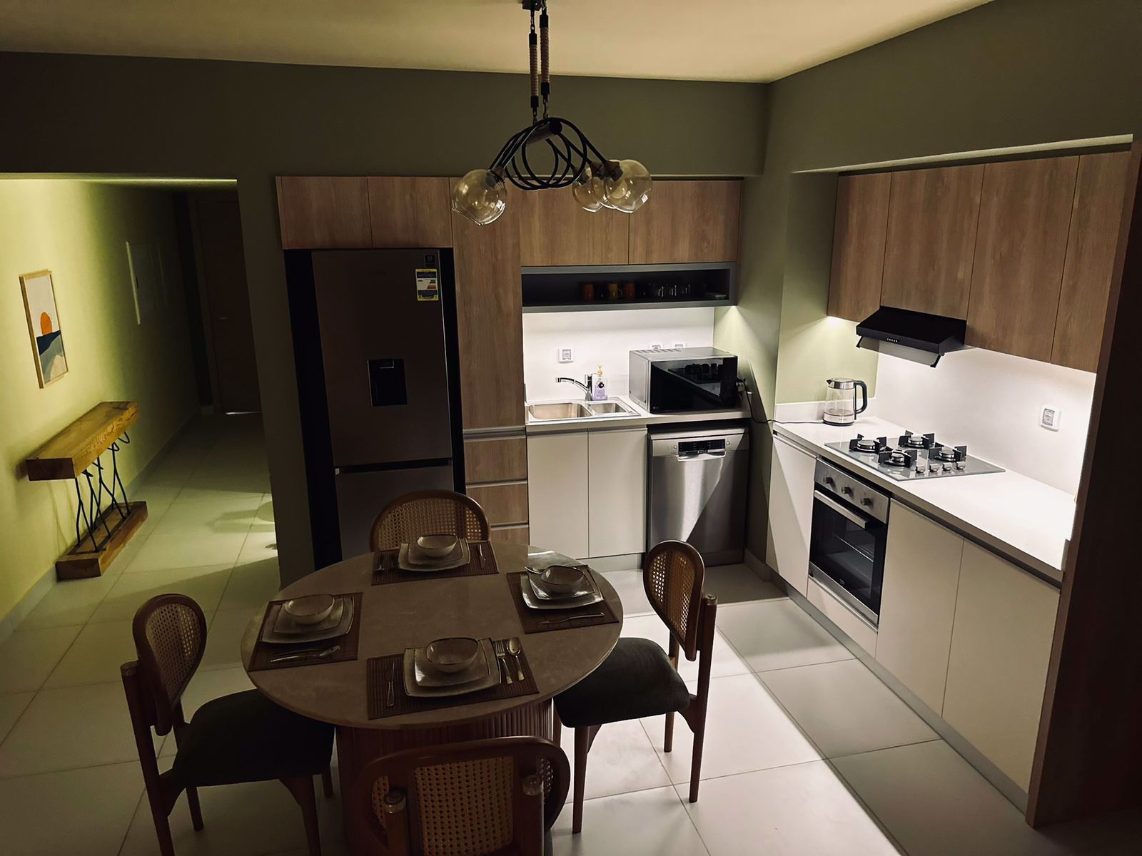 System.Collections.Generic.List`1[BluePillow.Application.SearchEngine.Dto.PhotoDto]?.ElementAt(3)?.Caption