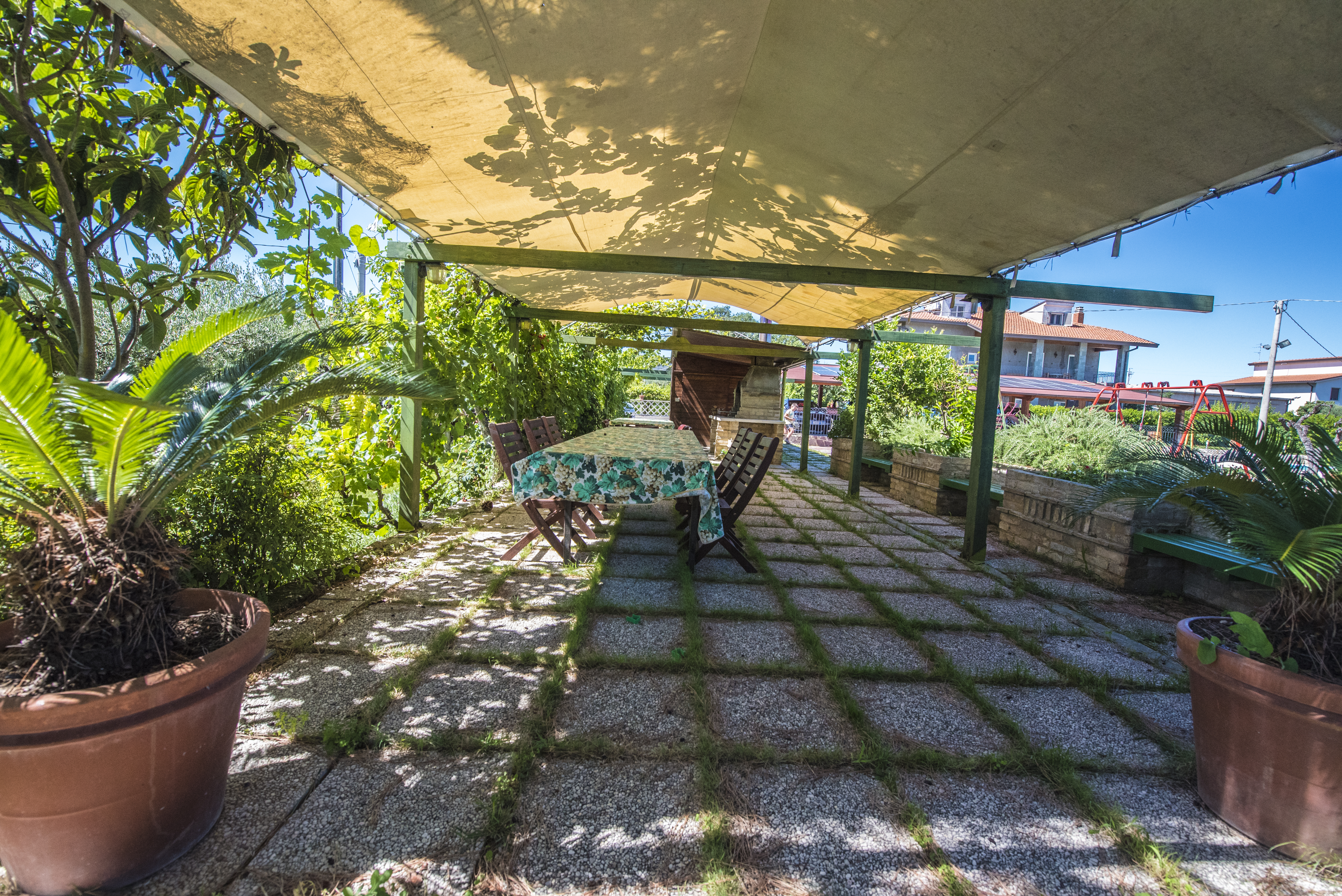 System.Collections.Generic.List`1[BluePillow.Application.SearchEngine.Dto.PhotoDto]?.ElementAt(3)?.Caption