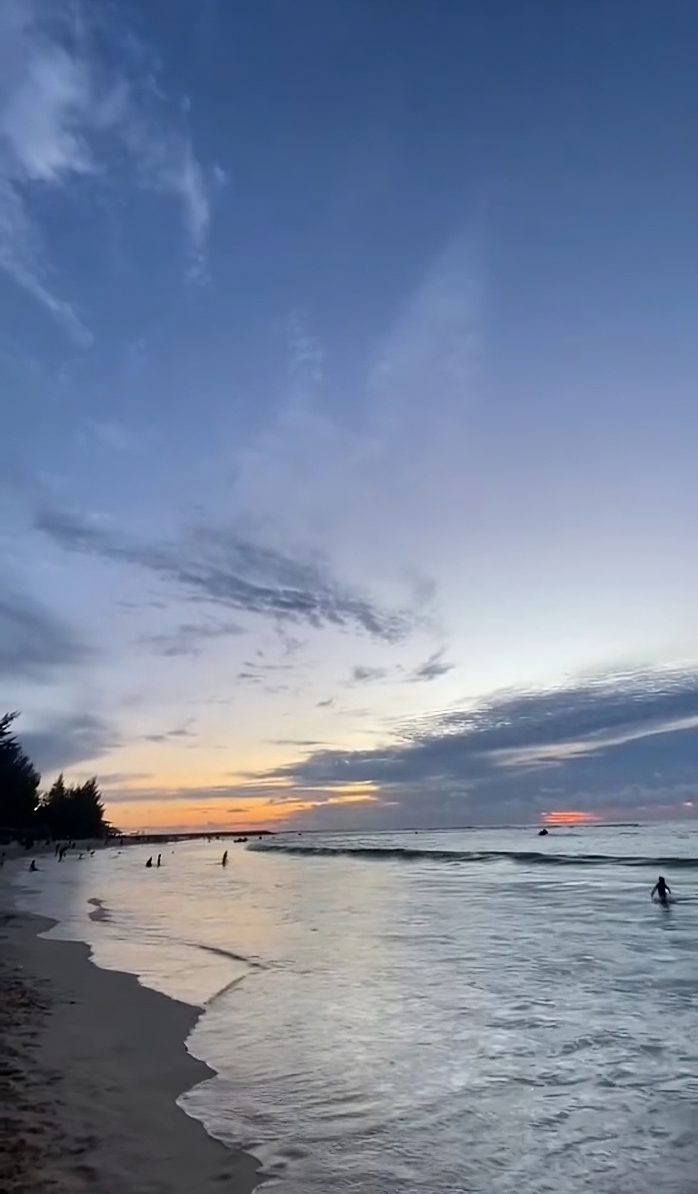 System.Collections.Generic.List`1[BluePillow.Application.SearchEngine.Dto.PhotoDto]?.ElementAt(1)?.Caption