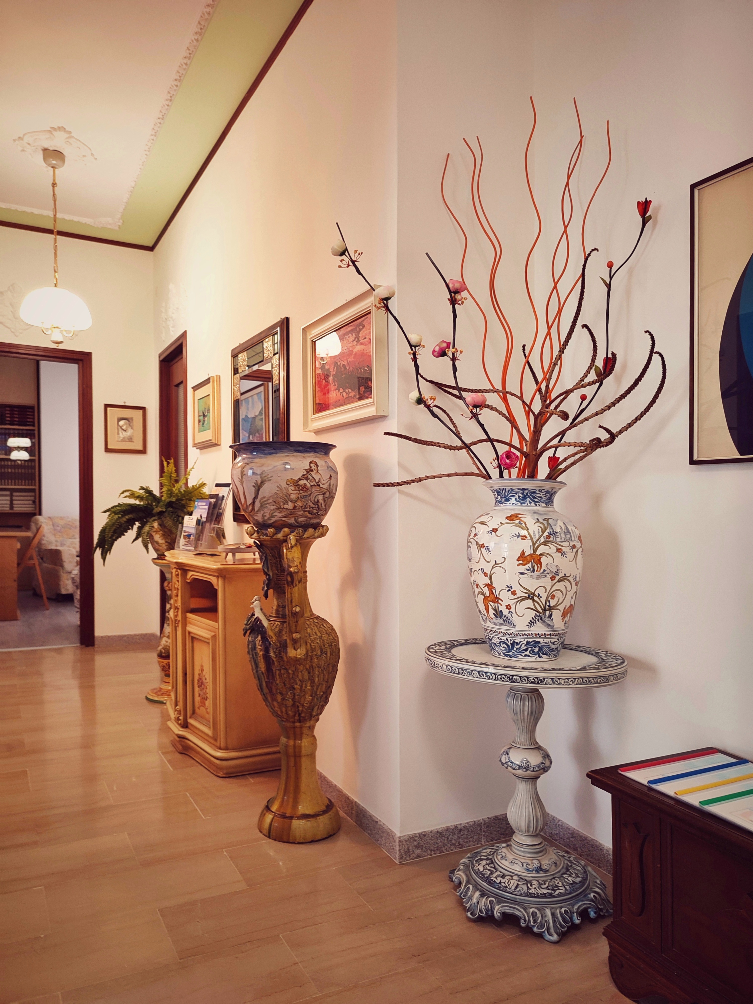 System.Collections.Generic.List`1[BluePillow.Application.SearchEngine.Dto.PhotoDto]?.ElementAt(1)?.Caption