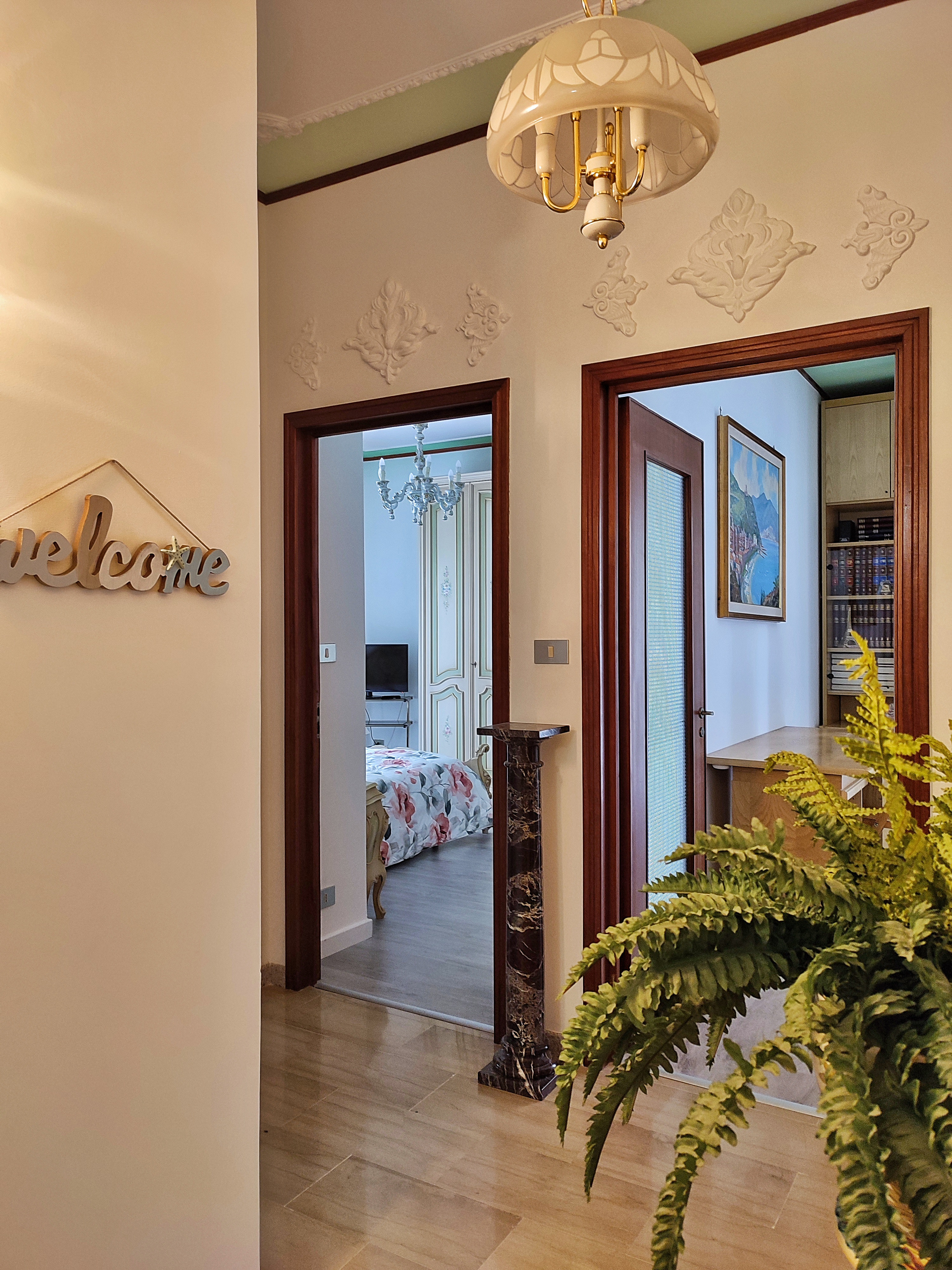 System.Collections.Generic.List`1[BluePillow.Application.SearchEngine.Dto.PhotoDto]?.ElementAt(2)?.Caption