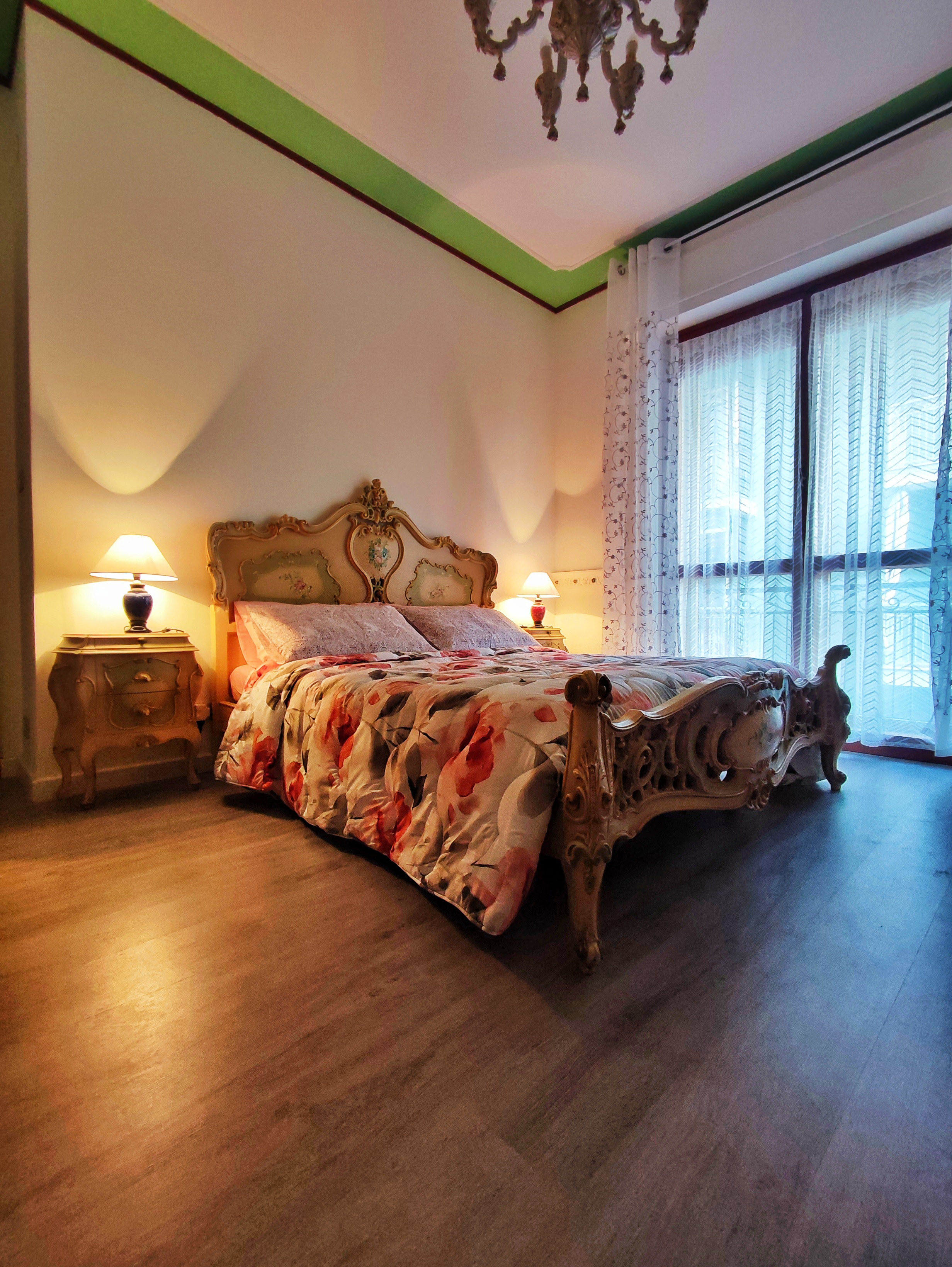 System.Collections.Generic.List`1[BluePillow.Application.SearchEngine.Dto.PhotoDto]?.ElementAt(3)?.Caption