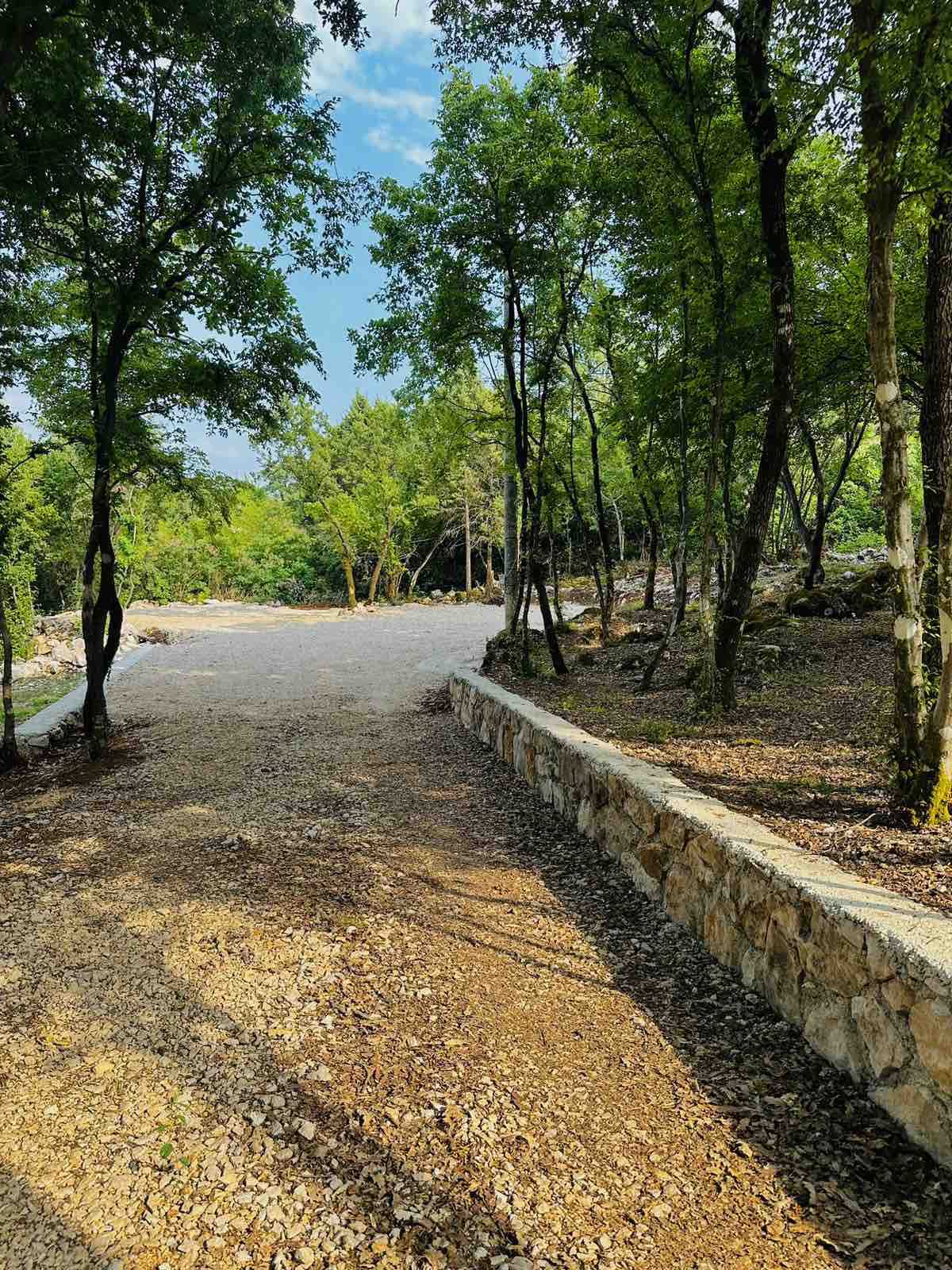 System.Collections.Generic.List`1[BluePillow.Application.SearchEngine.Dto.PhotoDto]?.ElementAt(3)?.Caption