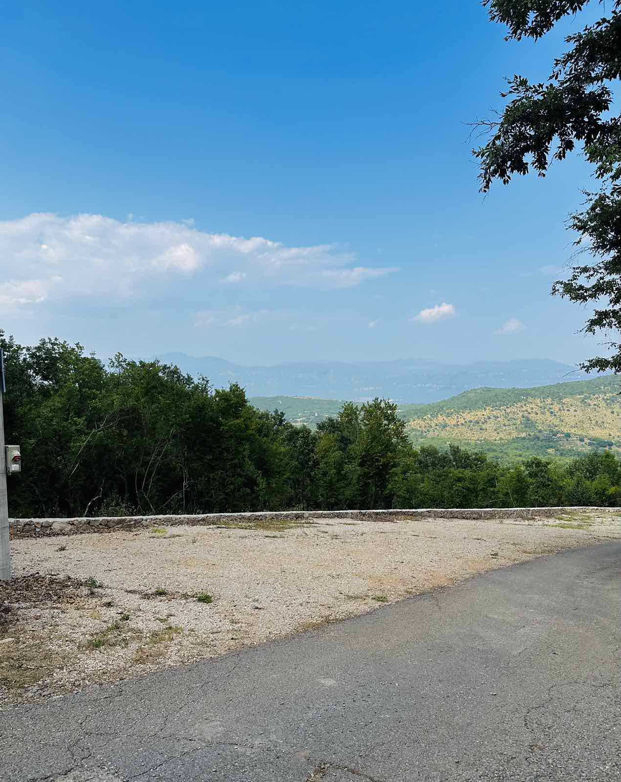 System.Collections.Generic.List`1[BluePillow.Application.SearchEngine.Dto.PhotoDto]?.ElementAt(1)?.Caption